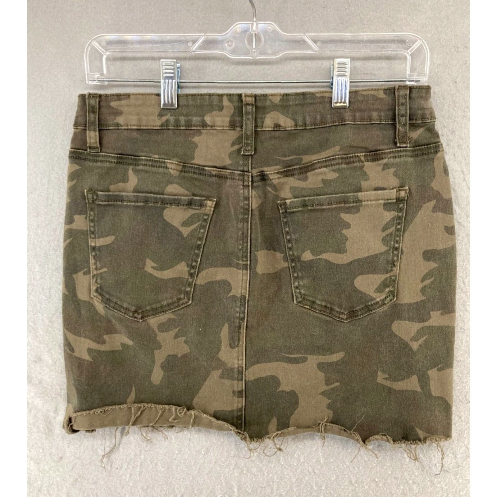 Vintage Altar'd State Women's Skirt Adult Medium Green Camouflage Knit Stretch Raw Hem Mini Army Bohemian Womens Size 32" / US 10 / IT 46 - 5 Thumbnail
