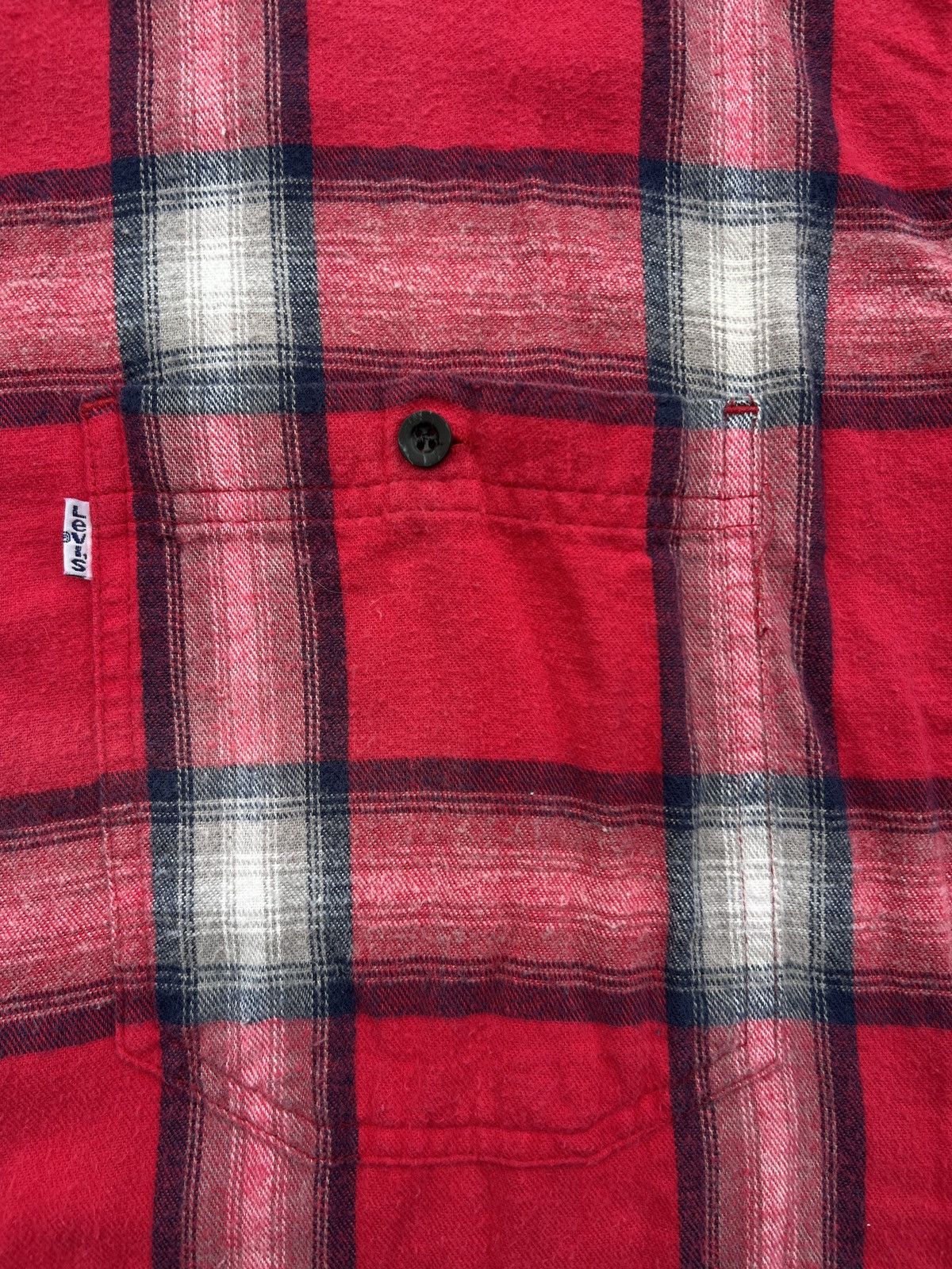 Levi's Vintage 1993 Levi’s Red Plaid Button-Up Flannel Size XL Size US XL / EU 56 / 4 - 4 Thumbnail