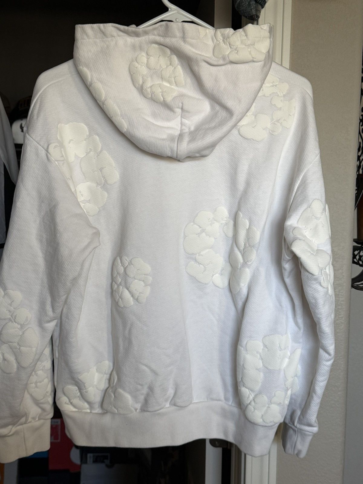 DENIM TEARS Denim Tears White Embossed Cotton Wreath Hoodie Size US M / EU 48-50 / 2 - 6 Thumbnail