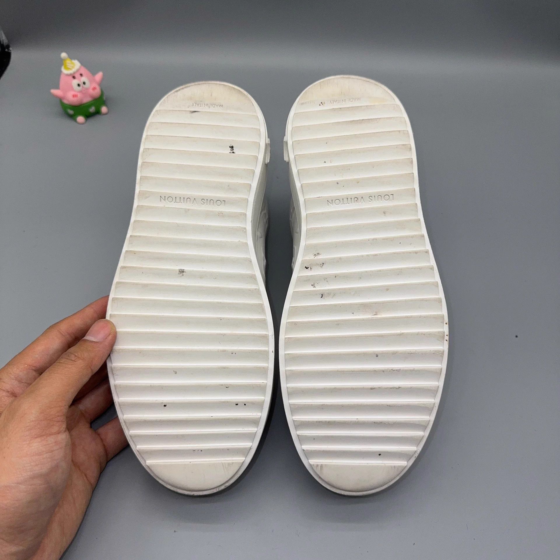 Louis Vuitton LOUIS VUITTON Time Out white 35.5 Size US 4.5 / IT 34.5 - 4 Thumbnail