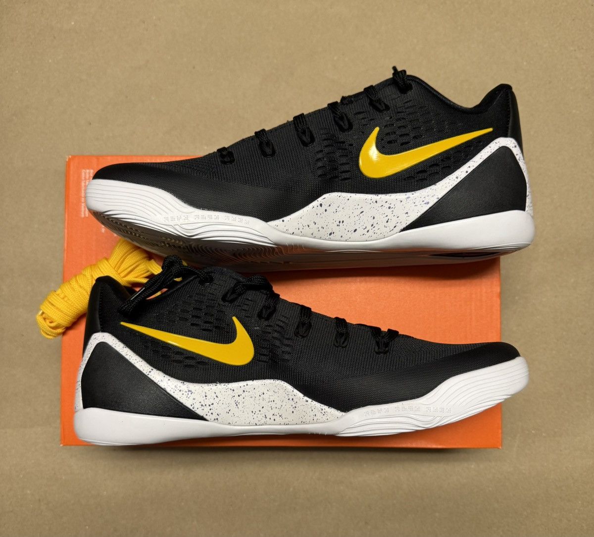 Nike Nike Zoom Kobe 9 EM Protro TB Lakers Away Men’s size 10.5! Size US 10.5 / EU 43-44 - 2 Thumbnail