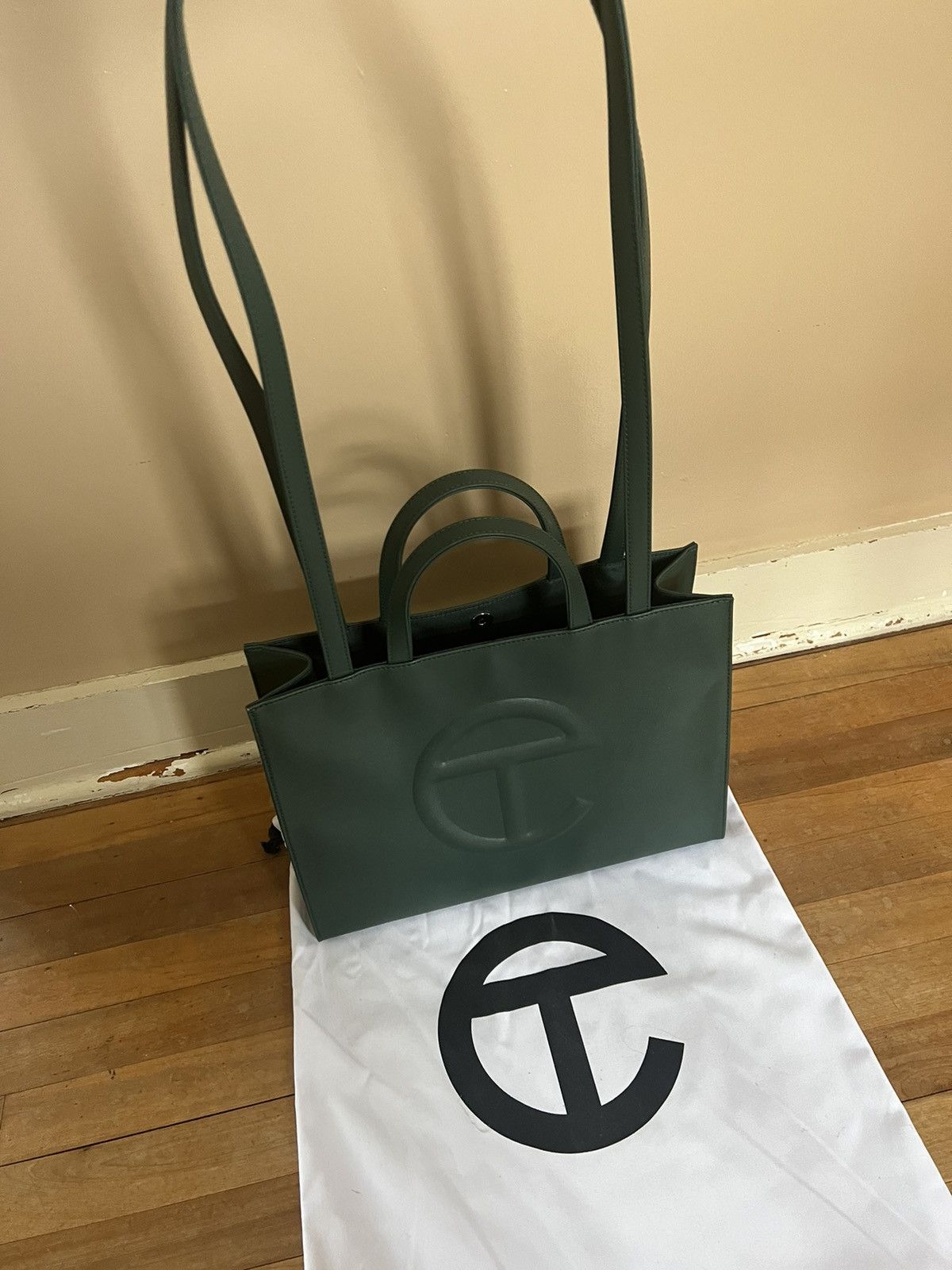 Telfar Like-new Olive green Telfar Bag, size medium Size ONE SIZE - 2 Thumbnail