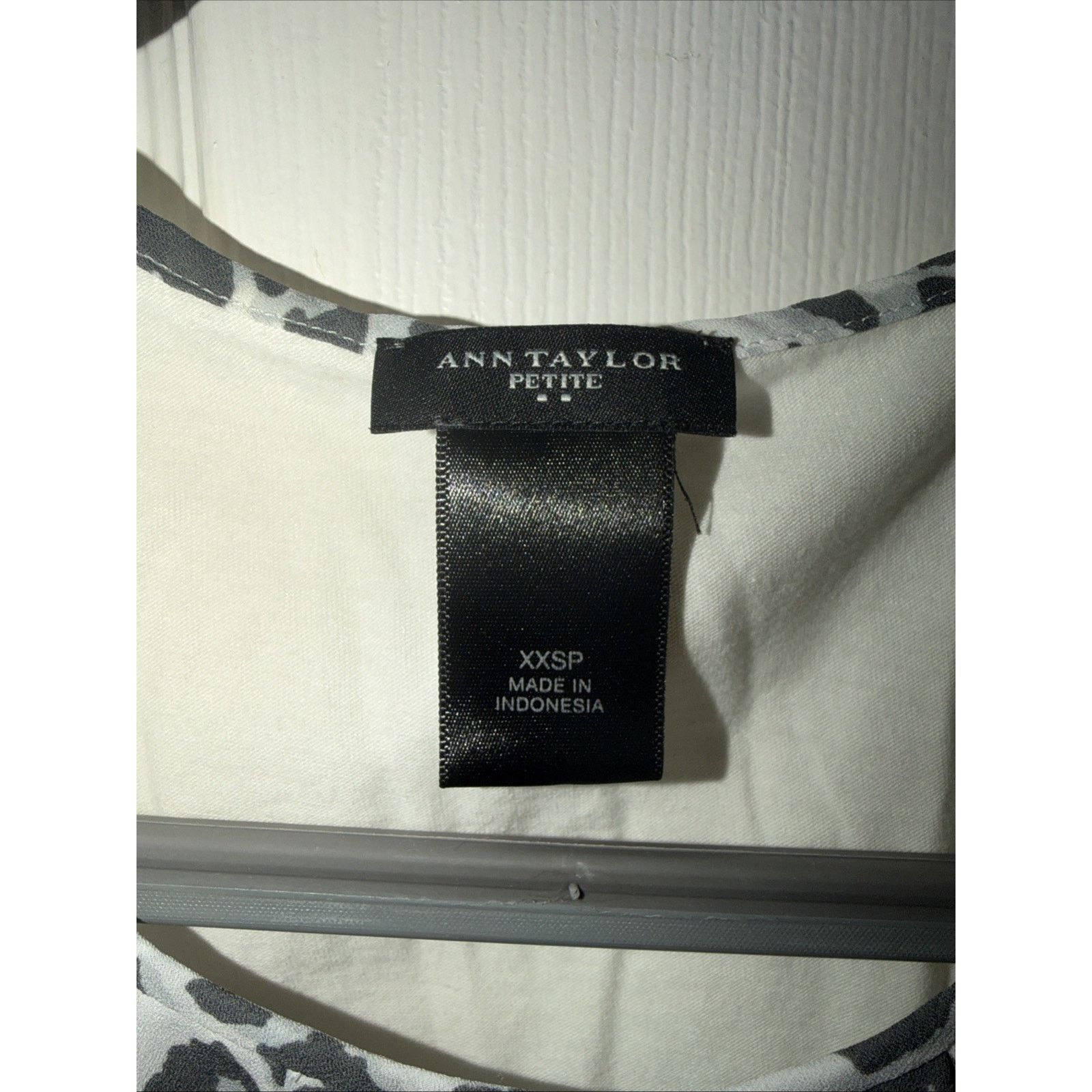 Ann Taylor Ann Taylor Petite XXSP Blue Sleeveless Top Animal Print Size XXS / US 00 / IT 34 - 6 Thumbnail
