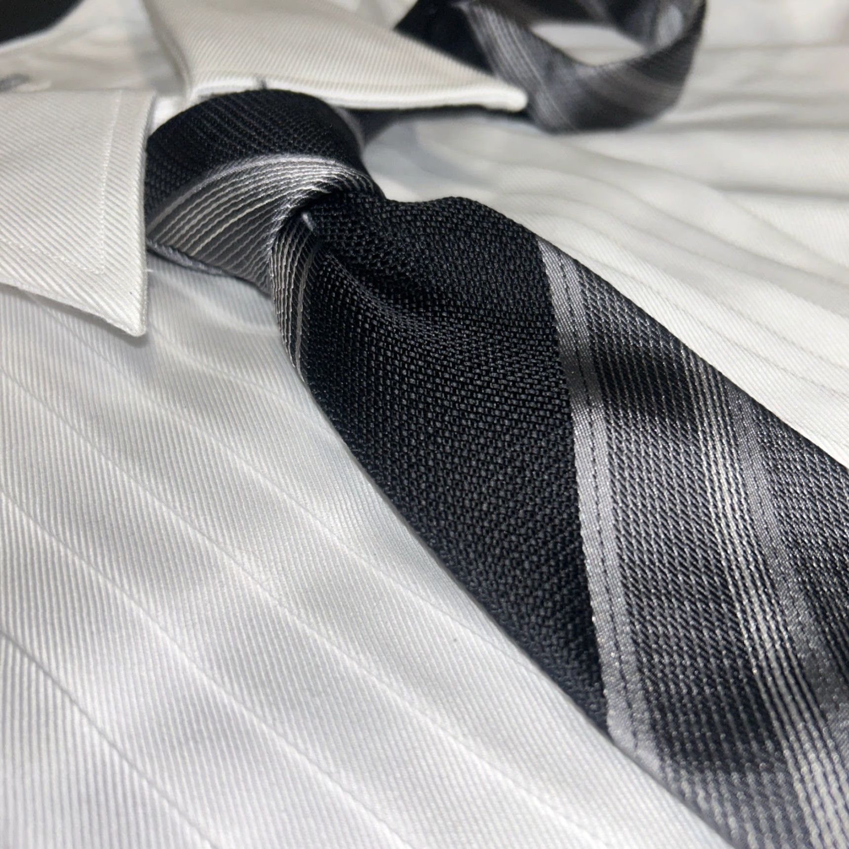 Emporio Armani VTG Emporio Armani Tie Silk Striped Repp Blk Blue Made In Italy Men’s Wide Tie 100% Silk Designer Italy Mens Size ONE SIZE - 7 Thumbnail