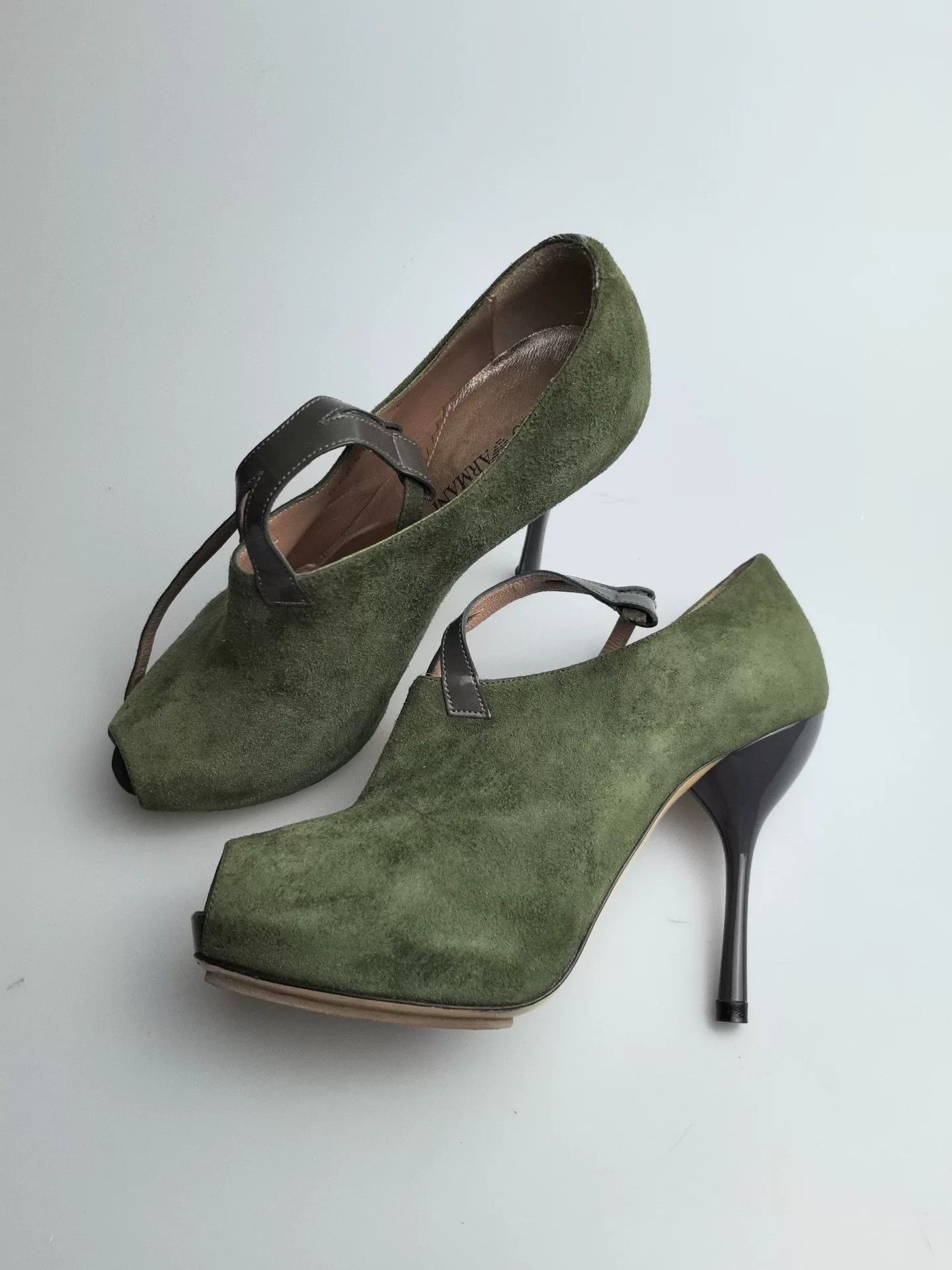 Armani Armani Suede Lowtop Sneakers us_5 Women Size US 5 / IT 35 - 1 Thumbnail