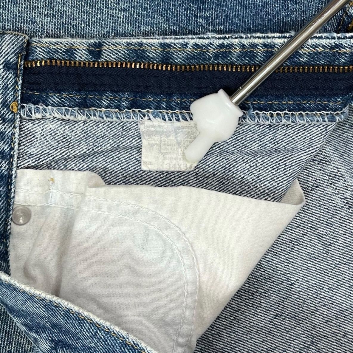 Lee Vintage 90s Lee MR Jeans 33x34 Relaxed Fit Medium Wash Denim Size US 33 - 4 Thumbnail