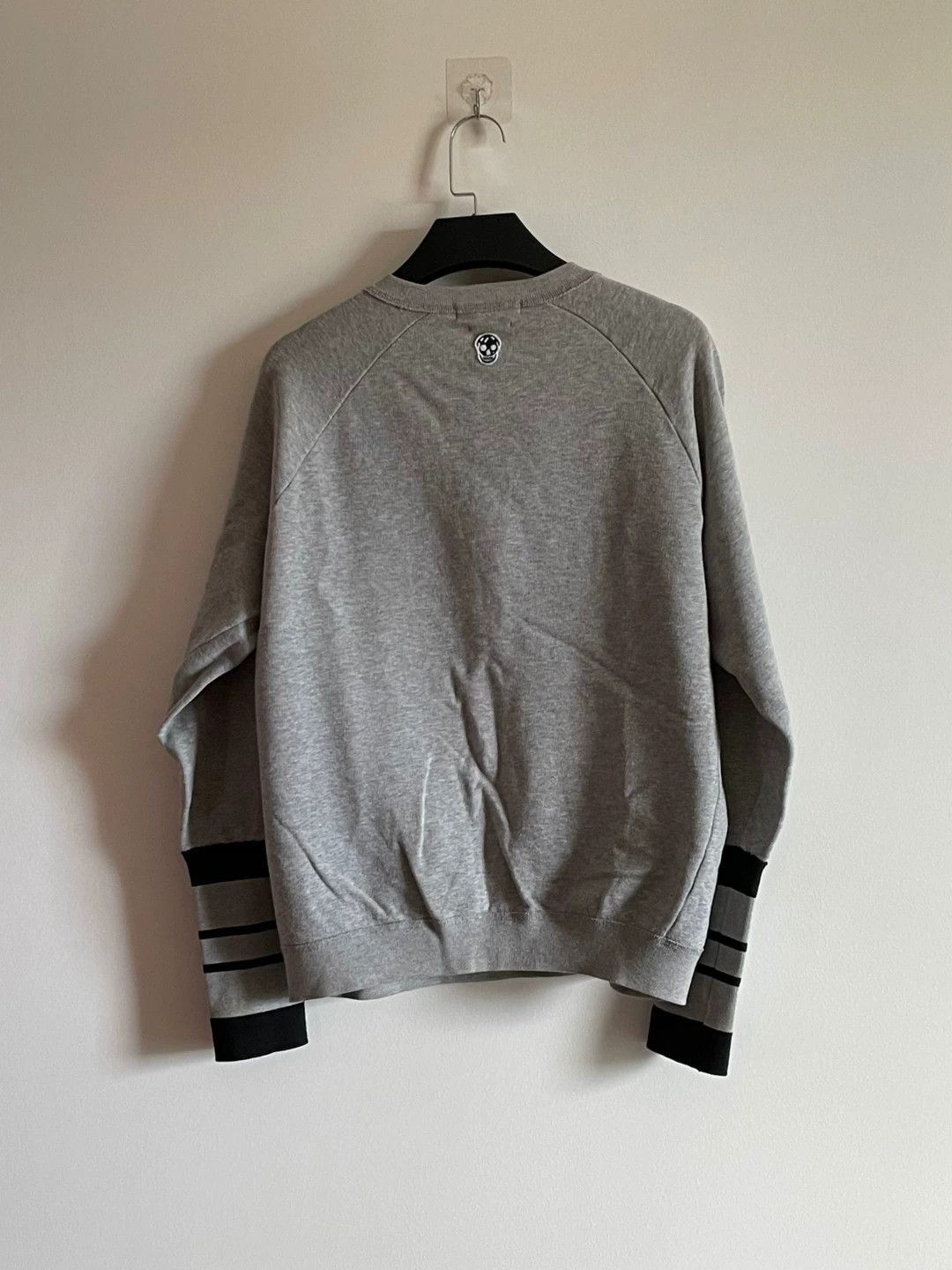 Alexander McQueen Gray Long Sleeve V-Neck Sweatshirt Size US S / EU 44-46 / 1 - 8 Thumbnail