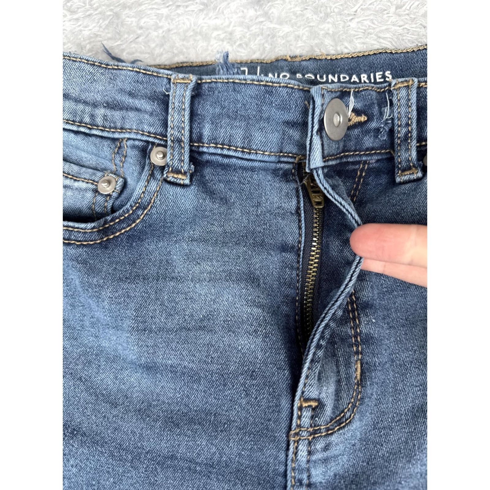 Vintage VINTAGE No Boundaries Jeans Womens Juniors 9 Medium Wash Flare Distressed Raw Hem Denim Size 30" / US 8 / IT 44 - 5 Thumbnail