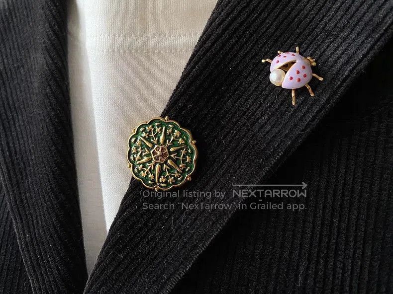 Vintage 1980s Kenzo Enamel Relief Clip Earrings. Size ONE SIZE - 5 Thumbnail