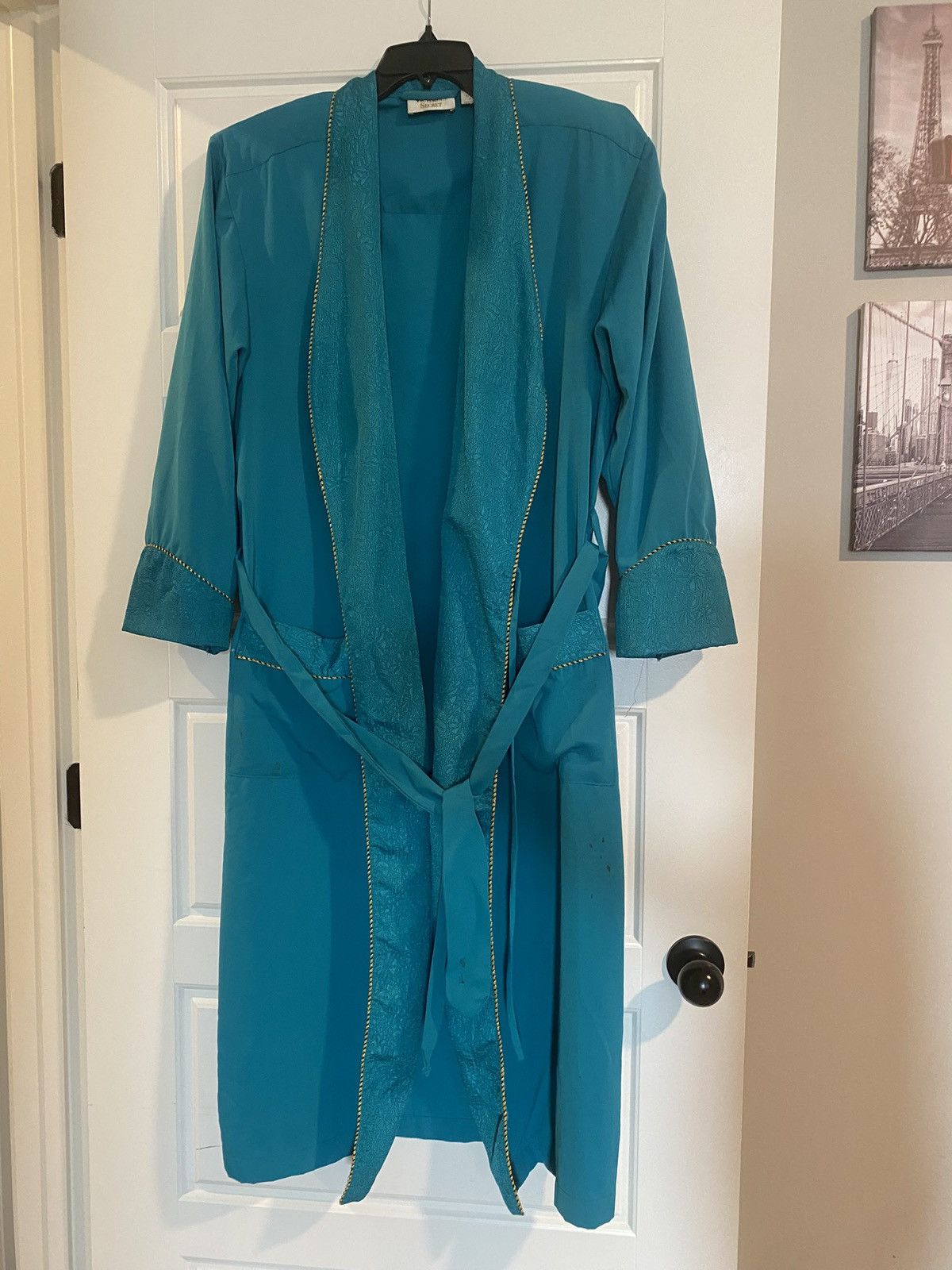 Victoria's Secret Victoria Secret! Gold label robe Size ONE SIZE - 2 Thumbnail