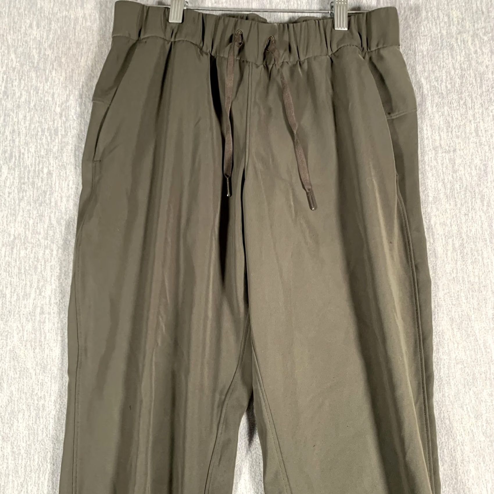 Lululemon Lululemon Pants Womens 6 Green Jogger Pants Yoga Gym Running Walking Lounge Stretch Pockets Elastic Waist Tapered Inseam 26.5" Drawstring Womens Size 28" / US 6 / IT 42 - 4 Thumbnail