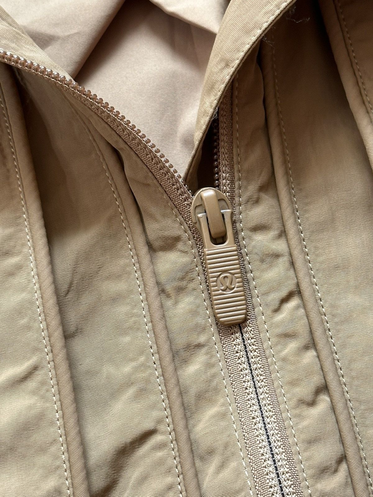 Lululemon Lululomon Light Jacket Women’s 12 Size M / US 6-8 / IT 42-44 - 4 Thumbnail
