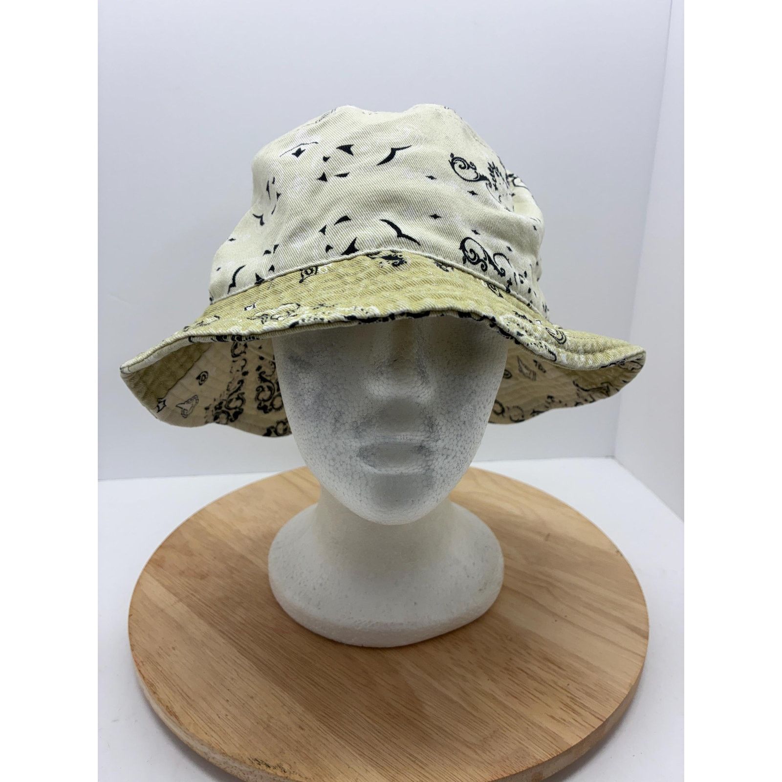 Urban Outfitters Urban Outfitters Bandana Bucket Hat | Y2K Cotton Sun Hat Size ONE SIZE - 1 Thumbnail