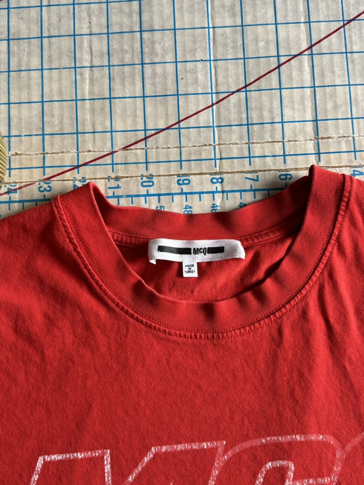 Alexander McQueen × MCQ McQ Alexander McQueen Spell Out Tee Red Size Large Size US L / EU 52-54 / 3 - 6 Thumbnail
