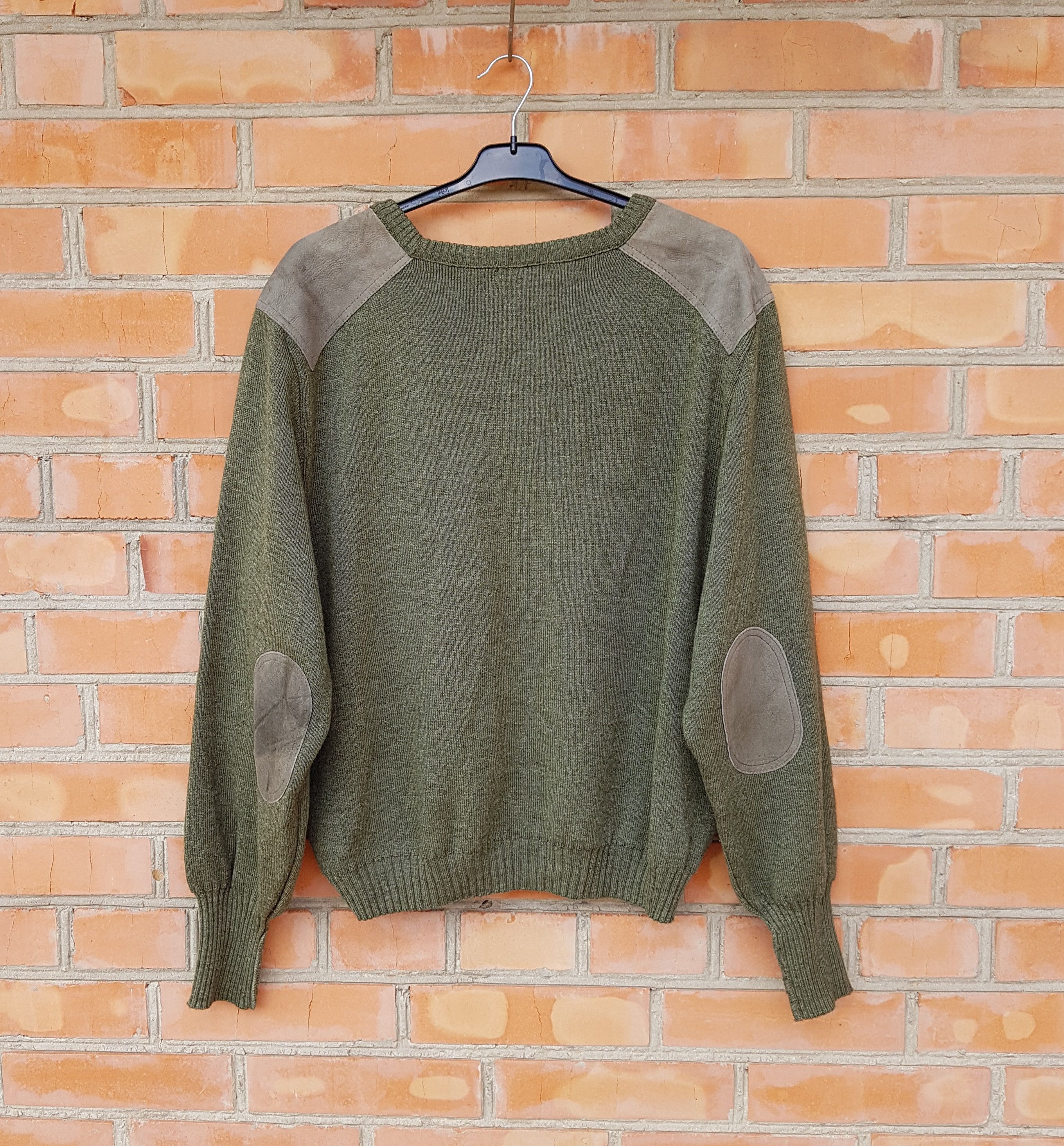 Burberry Burberrys Vintage Sweater made in UK wool & leather patches Size US L / EU 52-54 / 3 - 5 Thumbnail