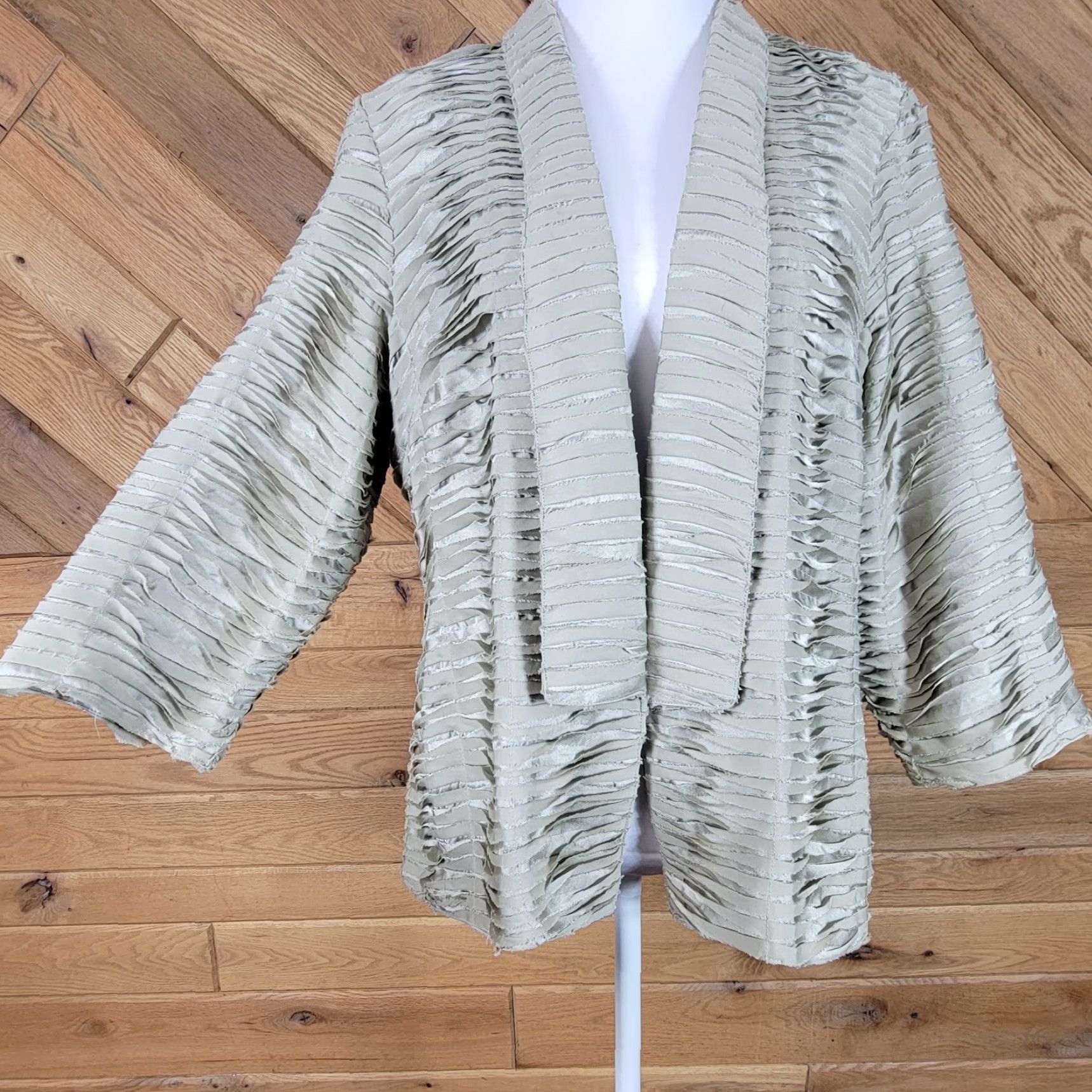 Vintage Chico's Cardigan Sweater Open Front Long Sleeve Crinkle Ruffle Silver Gray Size 1 Womens Size XS / US 0-2 / IT 36-38 - 2 Thumbnail
