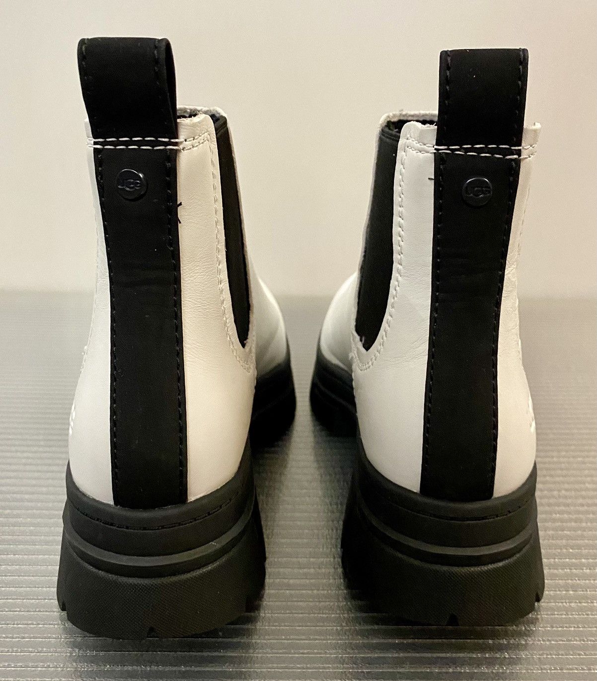 Ugg Ugg Ashton Chelsea white waterproof lug sole boots 9 NWOB Size US 9 / IT 39 - 6 Thumbnail