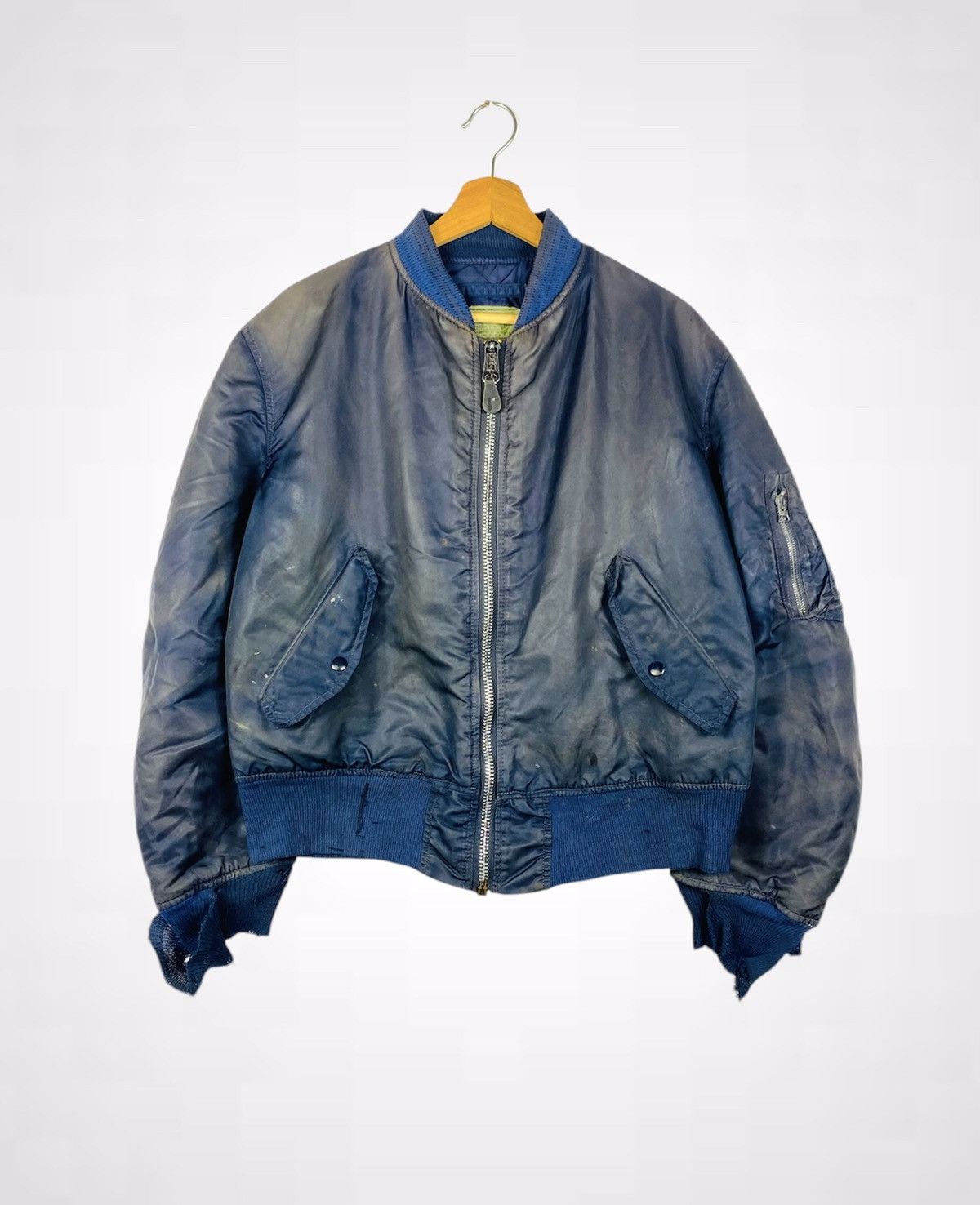 Alpha Industries A08 Vintage Alpha Industies Sunfaded Distressed Bomber Jaket Size US M / EU 48-50 / 2 - 1 Thumbnail