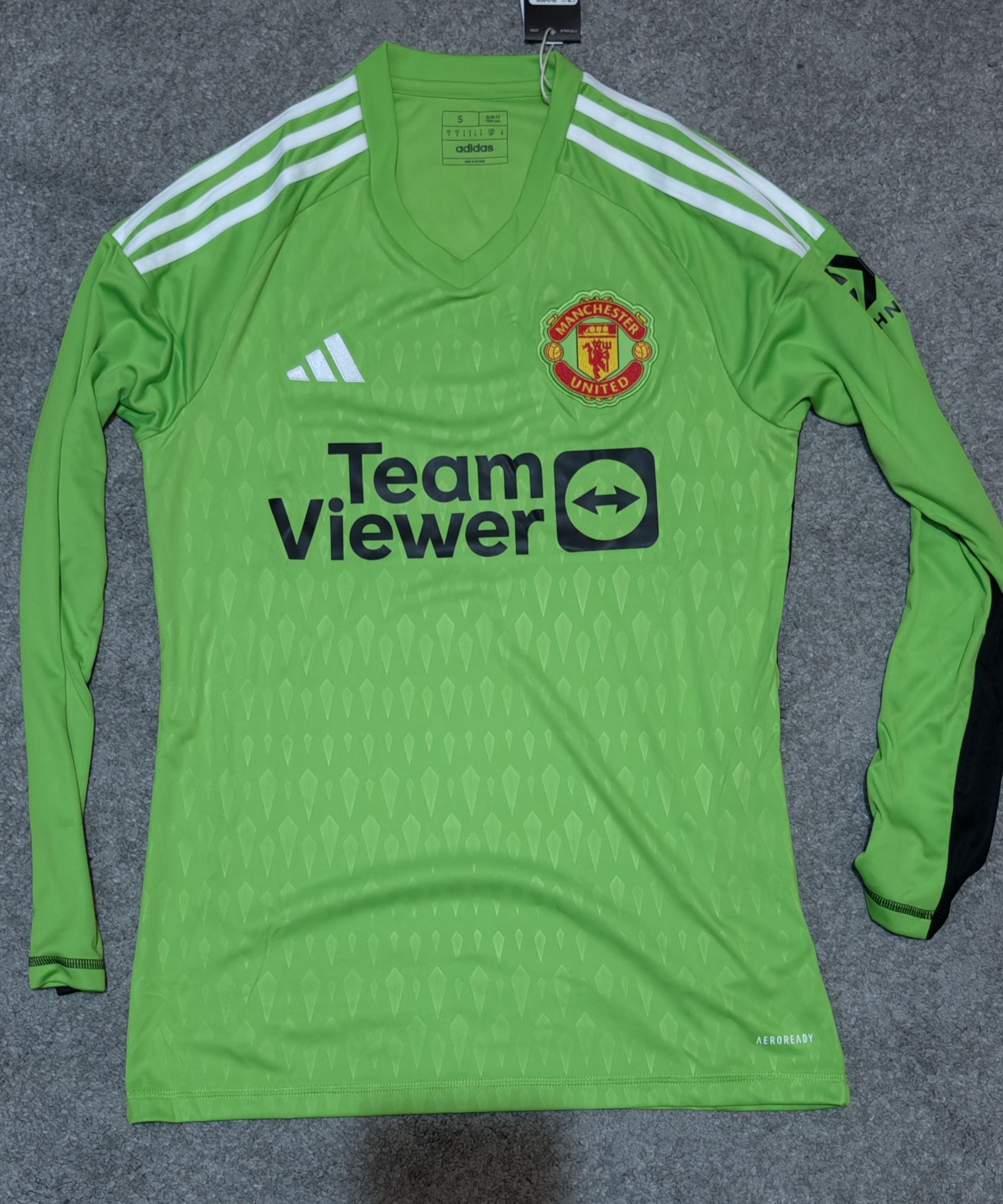 Adidas Manchester United 2023 goalkeeper adidas jersey Size US S / EU 44-46 / 1 - 1 Thumbnail
