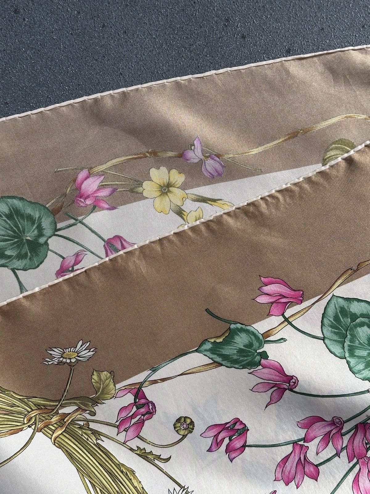 Gucci Vintage GUCCI Light Brown Floral Print Silk Scarf Size ONE SIZE - 14 Thumbnail