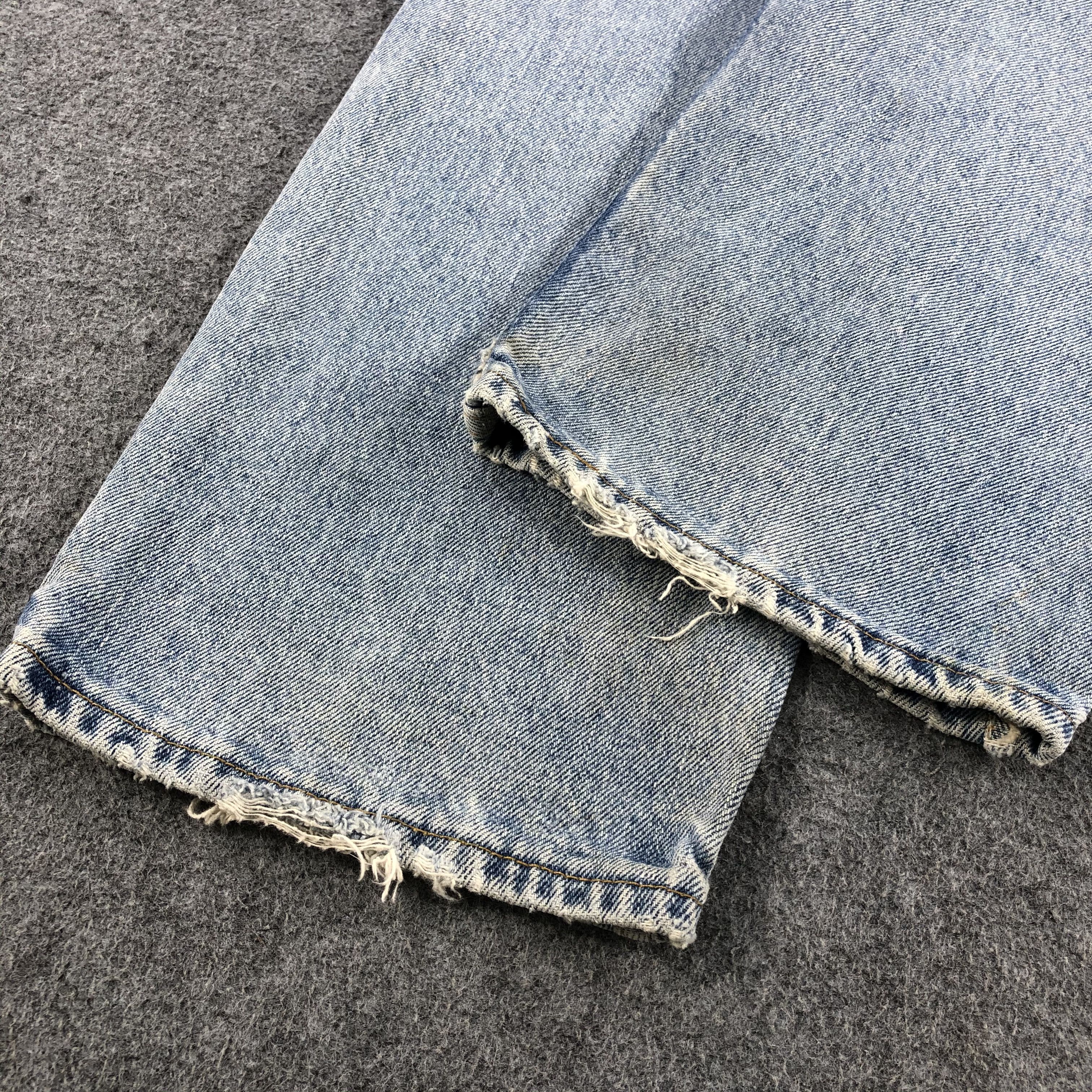 Levi's Vintage 90s Light Wash Levis 505 Jeans-J1659 Size US 37 - 6 Thumbnail