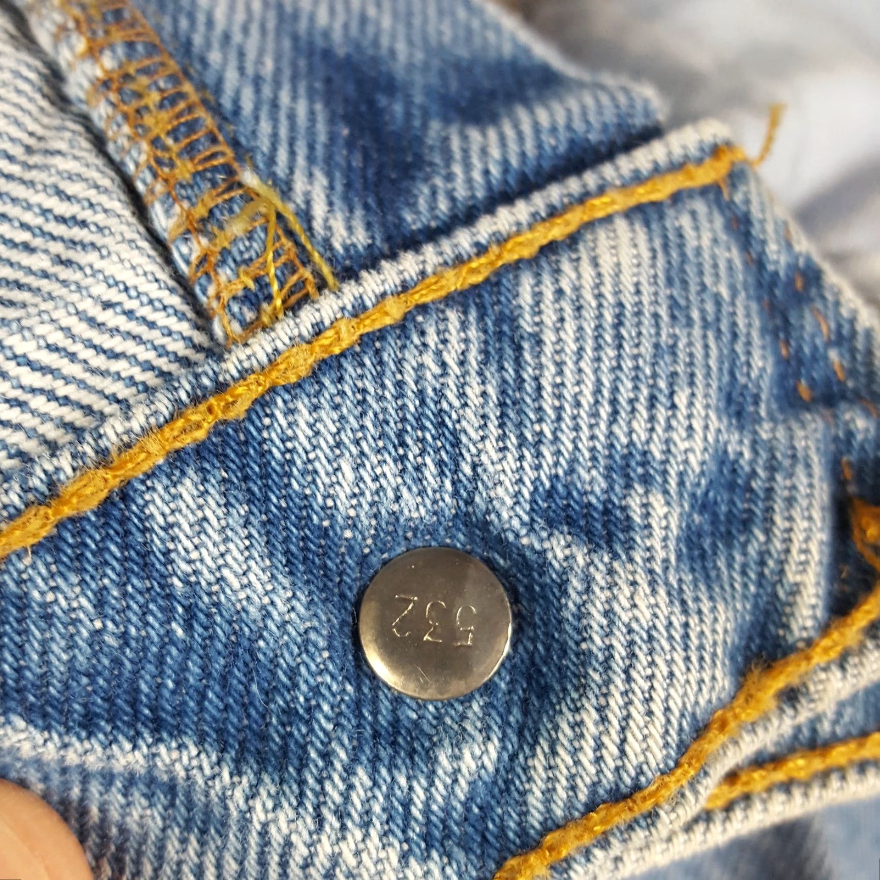 Levi's VINTAGE Levi's Denim Jeans Women Slim Tapered Size 10 Blue 80s 90s Bohemian Casual Retro Rock Y2K High Rise 31 Inseam 5-Pocket Design Pants Size 32" / US 10 / IT 46 - 6 Thumbnail