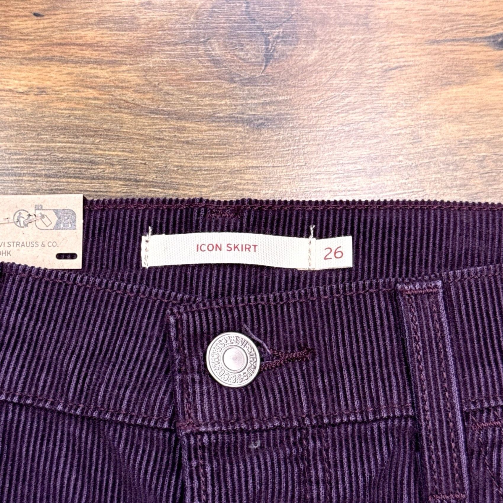 Levi's Levi's Skirt Womens 26 Corduroy Mini Mid Burgundy Button Pockets Logo City Size 26" / US 2 / IT 38 - 4 Thumbnail