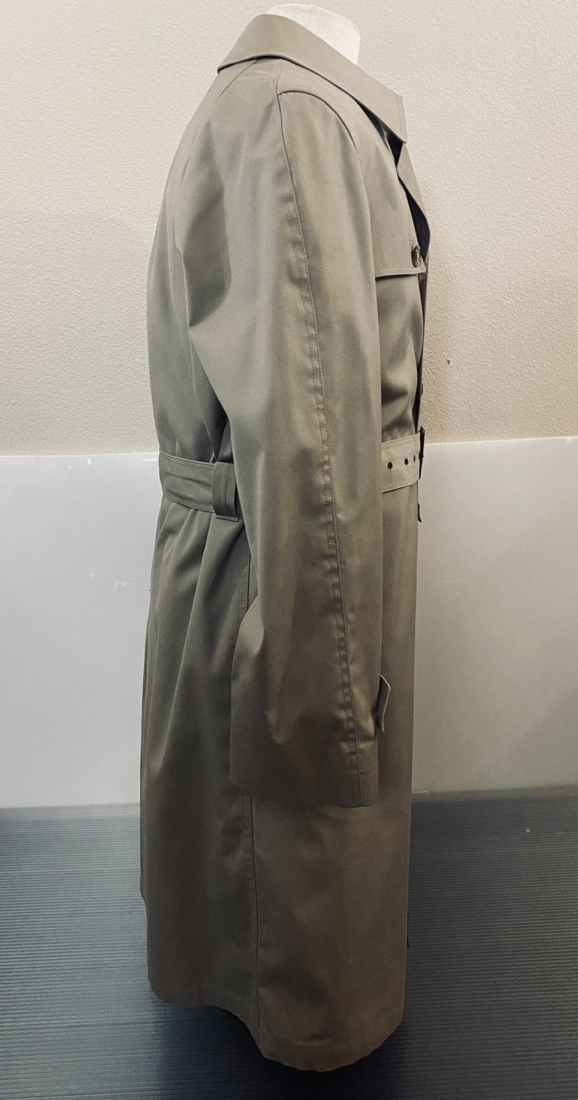 Christian Dior Monsieur Christian Dior Monsieur taupe mackintosh coat 38R Vintage Size US M / EU 48-50 / 2 - 10 Thumbnail