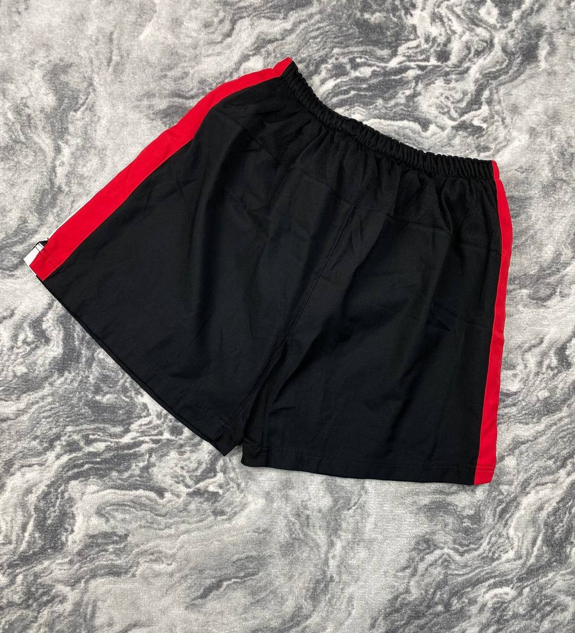 Nike Vintage Nike Manchester United Football Shorts Men Size M Size US 33 - 10 Thumbnail