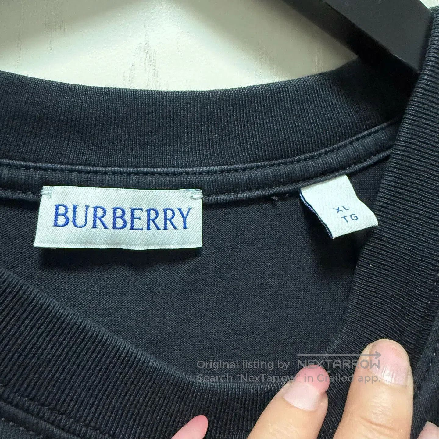 Burberry Burberry 25SS Black Short-Sleeve with Gold Logo. Size US XL / EU 56 / 4 - 2 Thumbnail
