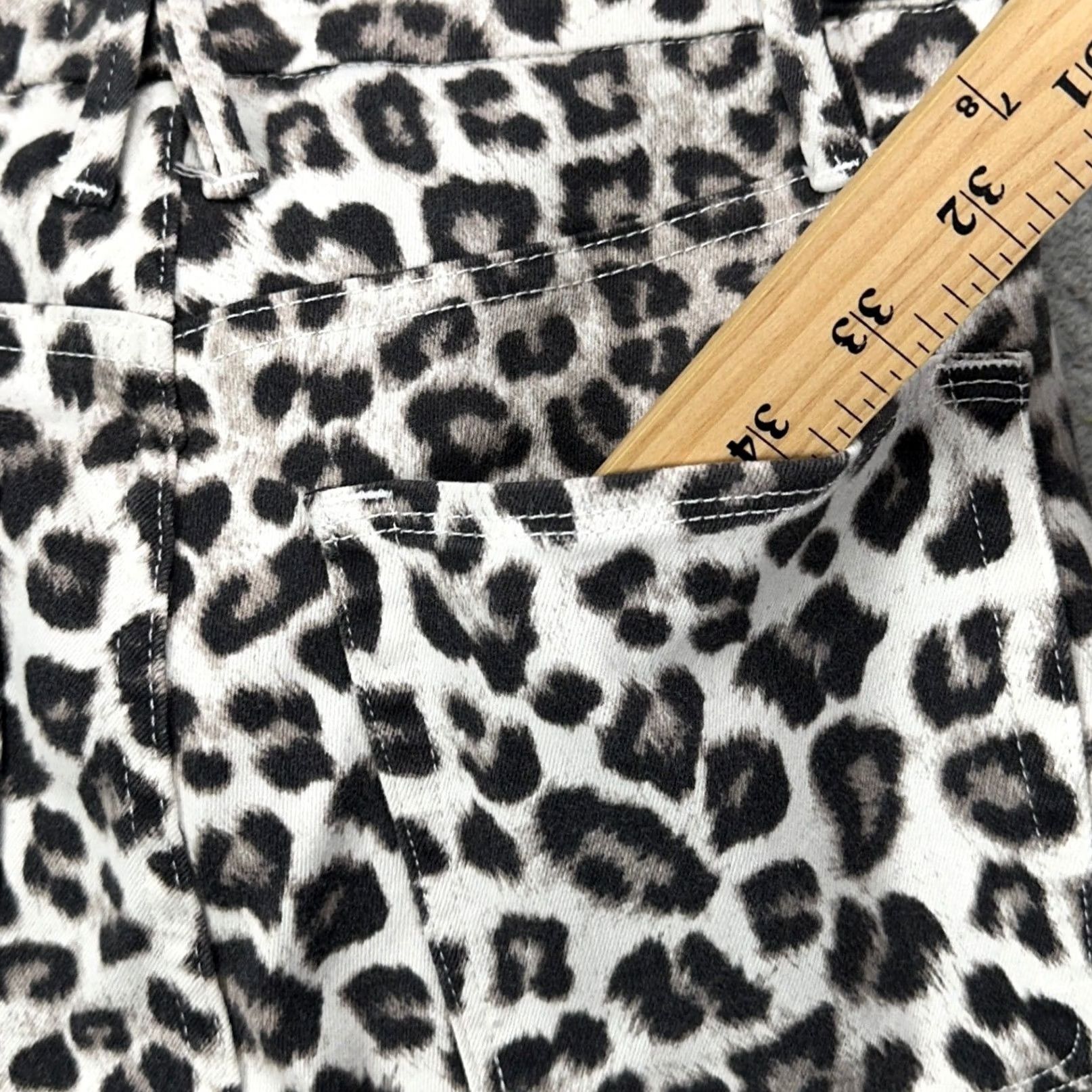 Good American Good American Jeans Crop Womens 2 26 White Leopard High Rise Ankle Denim Jeans Womens White Leopard Print 27 In Inseam 27 In Rise High Size 26" / US 2 / IT 38 - 4 Thumbnail