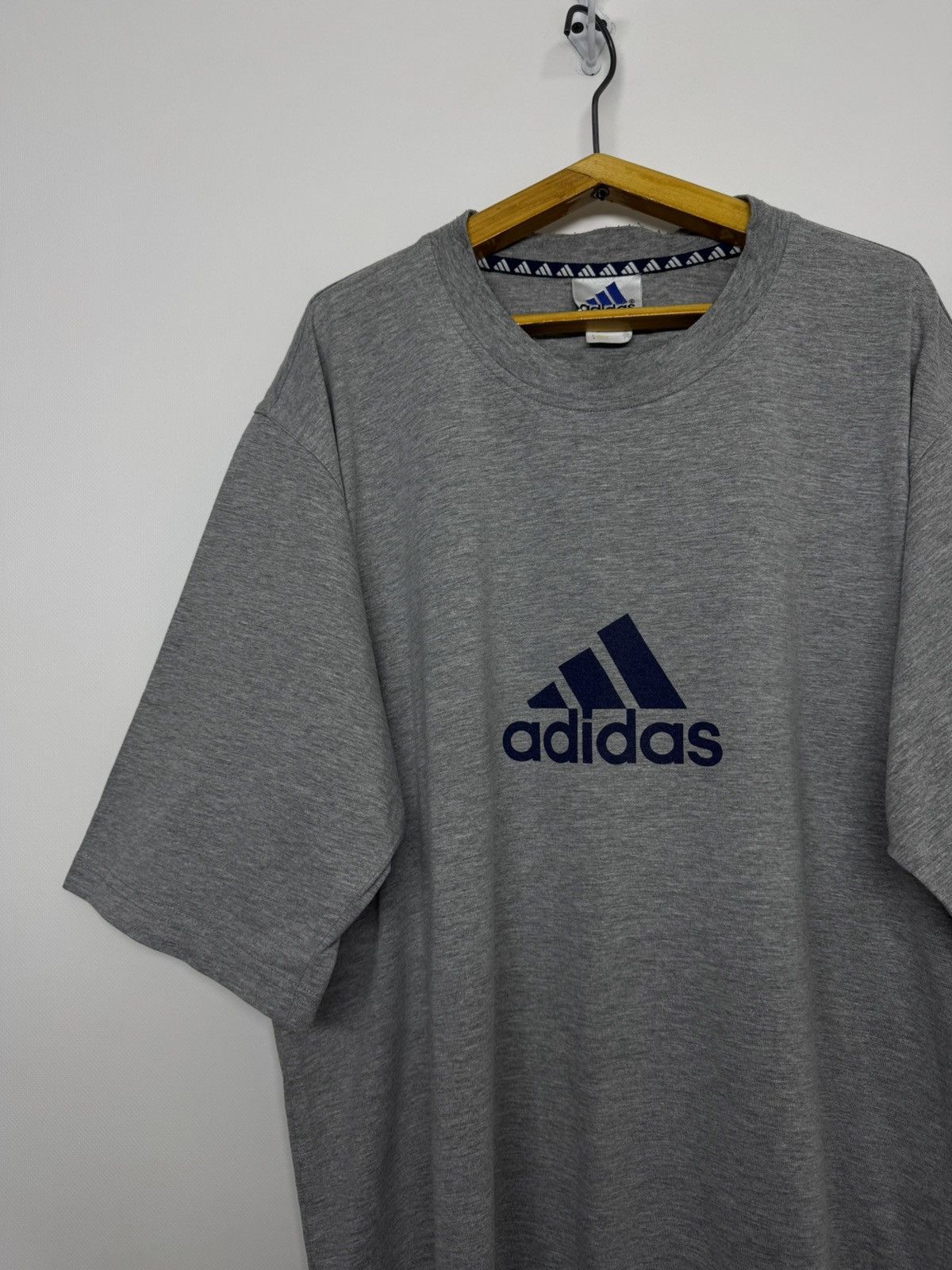 Adidas Vintage Adidas Big Logo T-Shirt 90’s Size US L / EU 52-54 / 3 - 6 Thumbnail