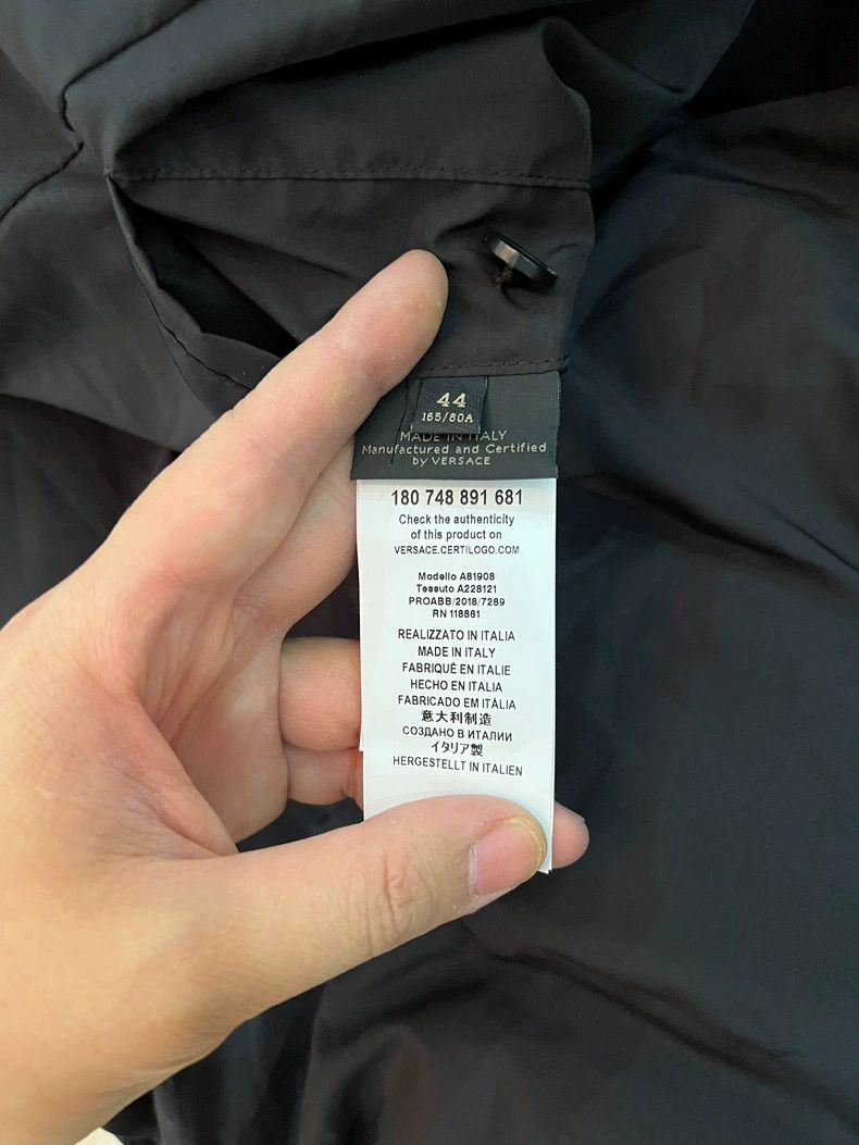 Versace Versace Full logo classic baroque style black and gold col Size US S / EU 44-46 / 1 - 4 Thumbnail