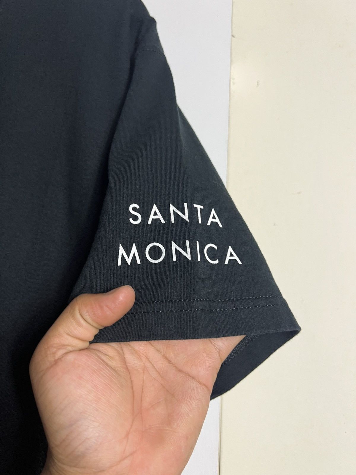 Vintage Vintage 2000s Arnold Schwarzenegger Santa Monica T-shirt Size US XL / EU 56 / 4 - 4 Thumbnail