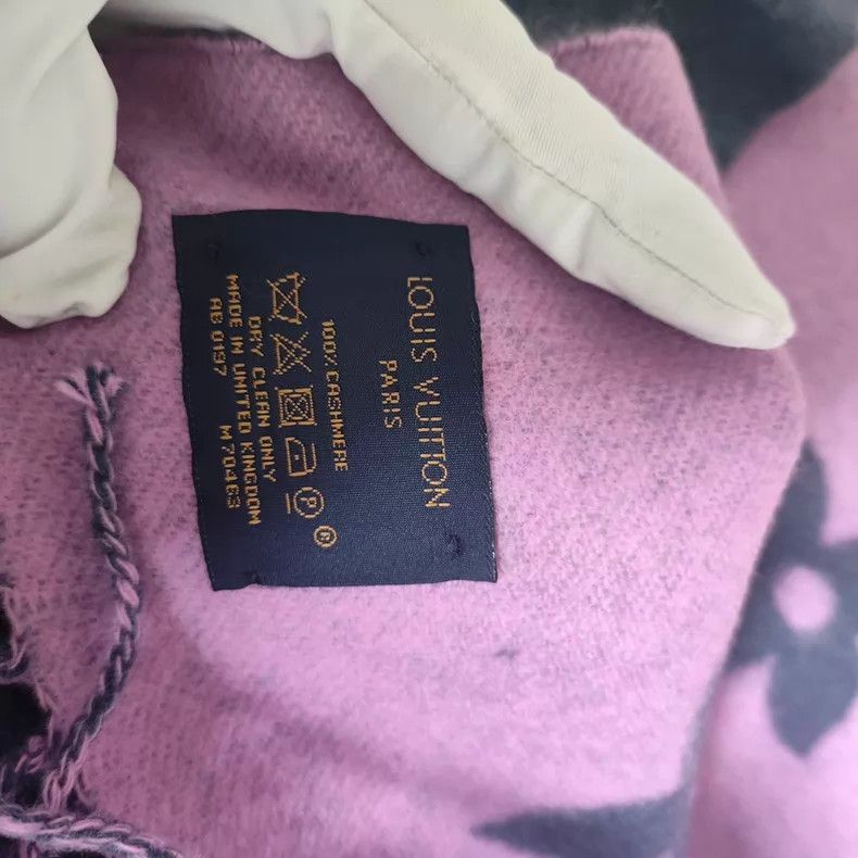 Louis Vuitton Louis Vuitton Blue and purple full-print double-faced cash Size ONE SIZE - 2 Thumbnail