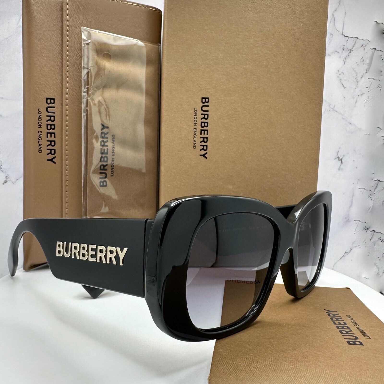 Burberry Burberry Sunglasses Black Acetate Gold Metal Logo Oversized Size ONE SIZE - 15 Thumbnail