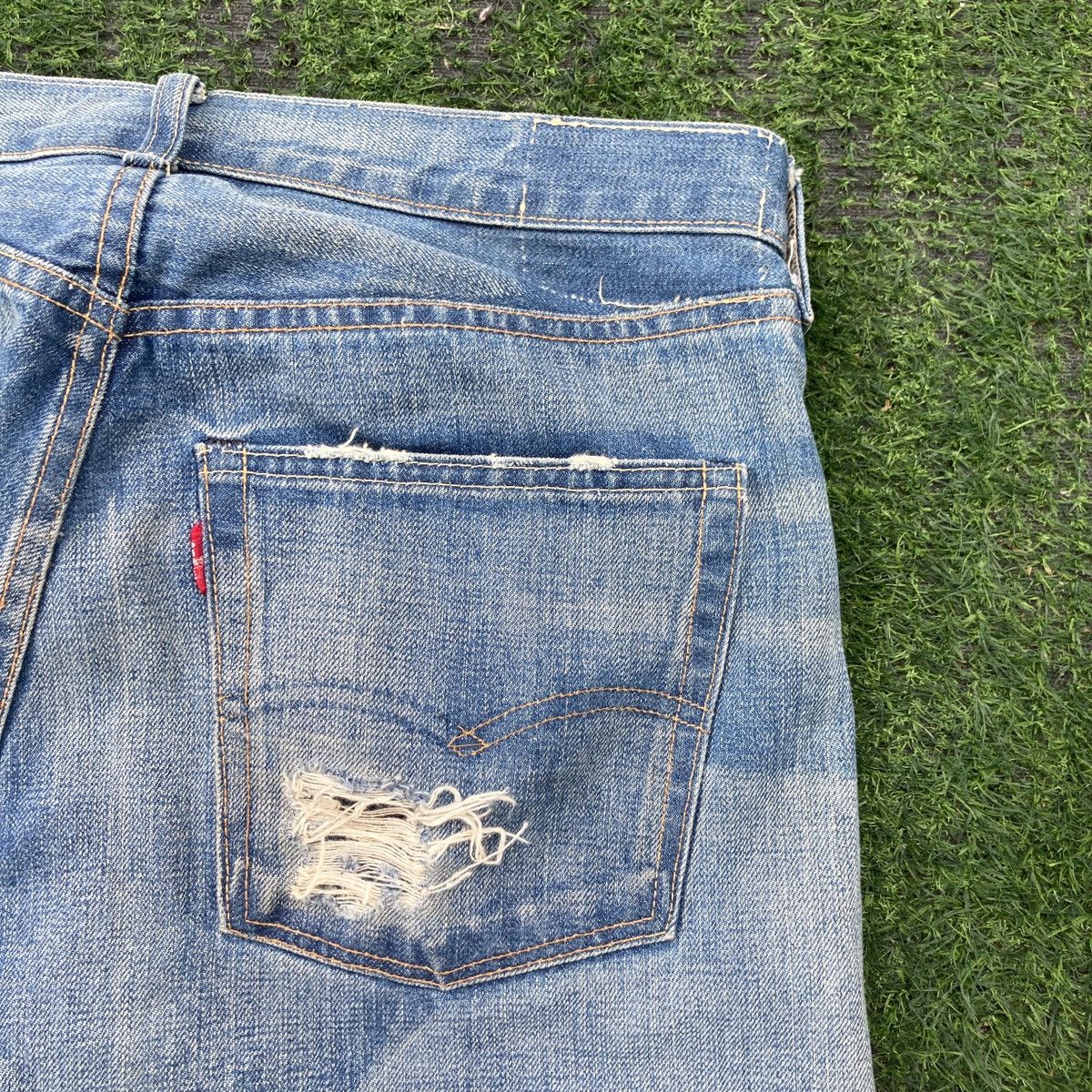 Levi's VINTAGE LEVI’S BIG E 501 SELVEDGE DISTRESSED JEANS Size US 32 / EU 48 - 16 Thumbnail