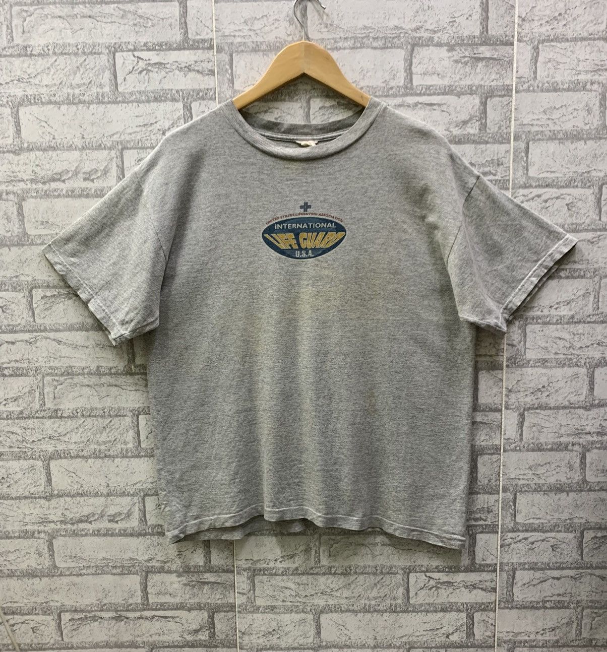 Vintage Vintage 90s Life Guard T-shirts Size US L / EU 52-54 / 3 - 1 Thumbnail