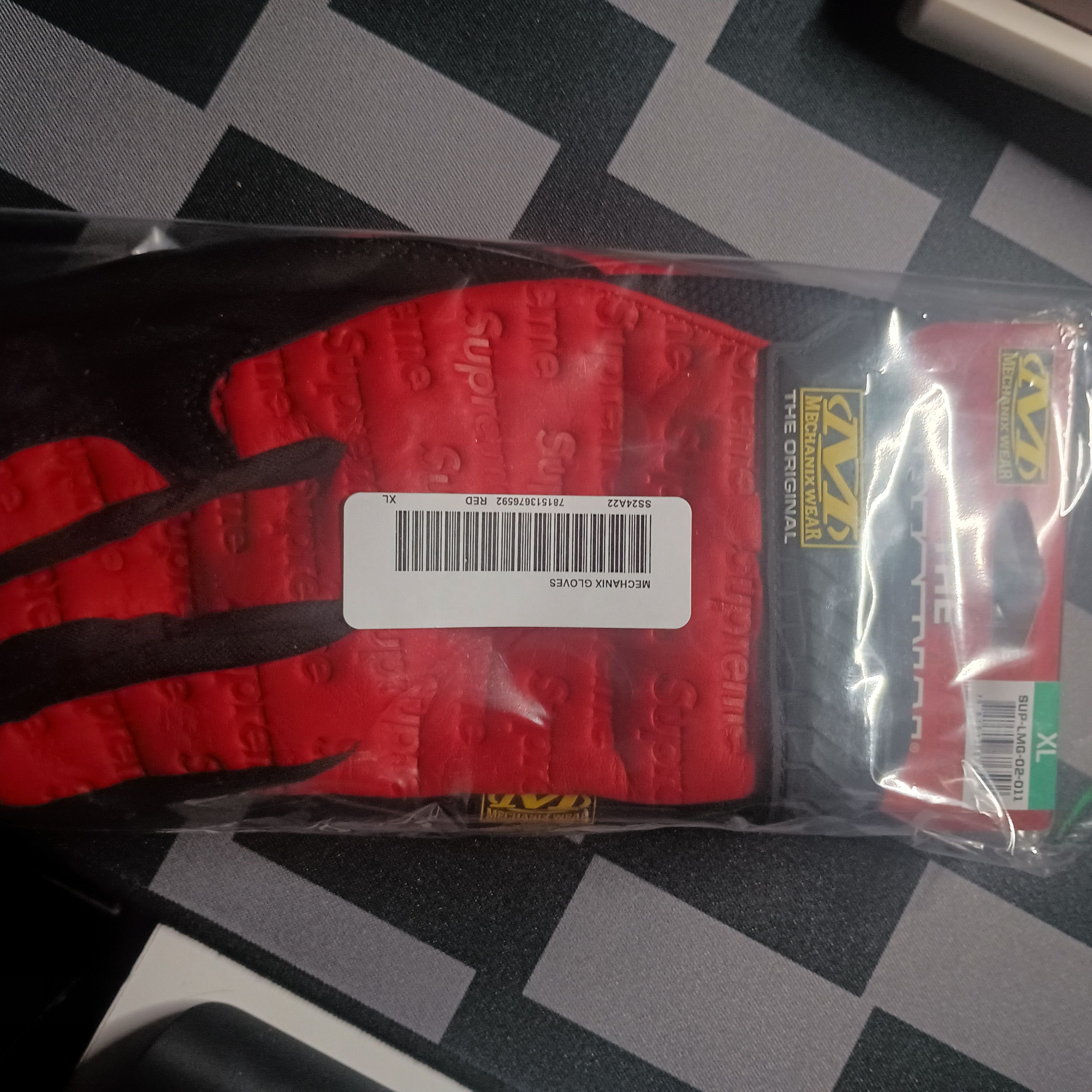 image of Supreme Mechanix Gloves in Red, Men's