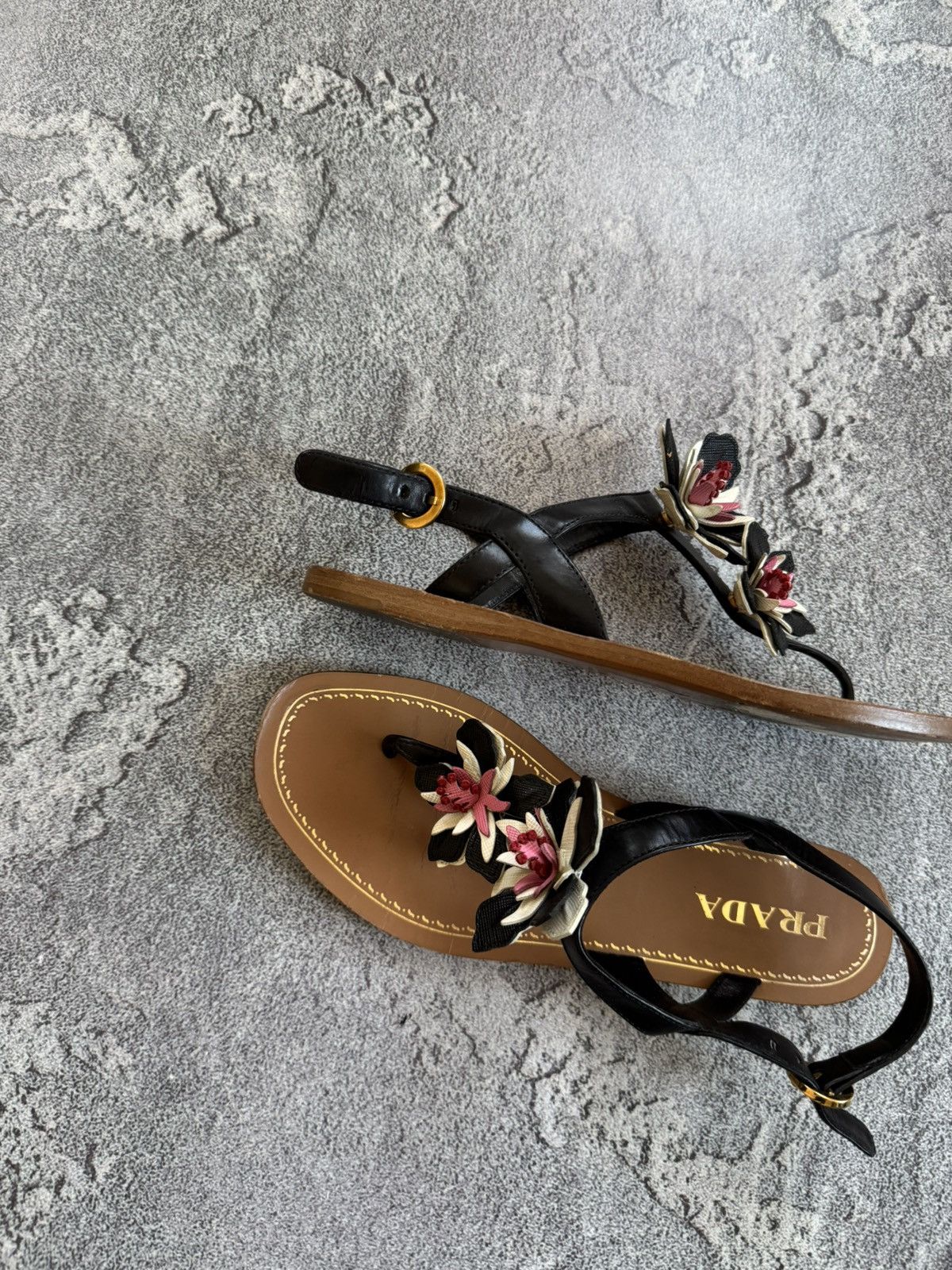 Designer × Prada Prada 37.5 sandals flip flops slippers slide leather strap Size US 7.5 / IT 37.5 - 2 Thumbnail