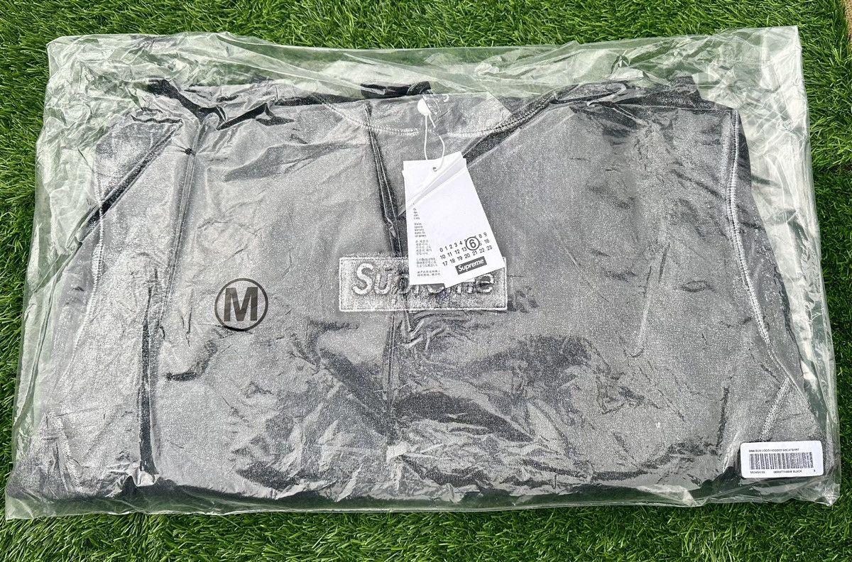 Maison Margiela × Supreme Supreme MM6 Maison Margiela Foil Box Logo Hoodie Black Sz M Size US M / EU 48-50 / 2 - 1 Thumbnail