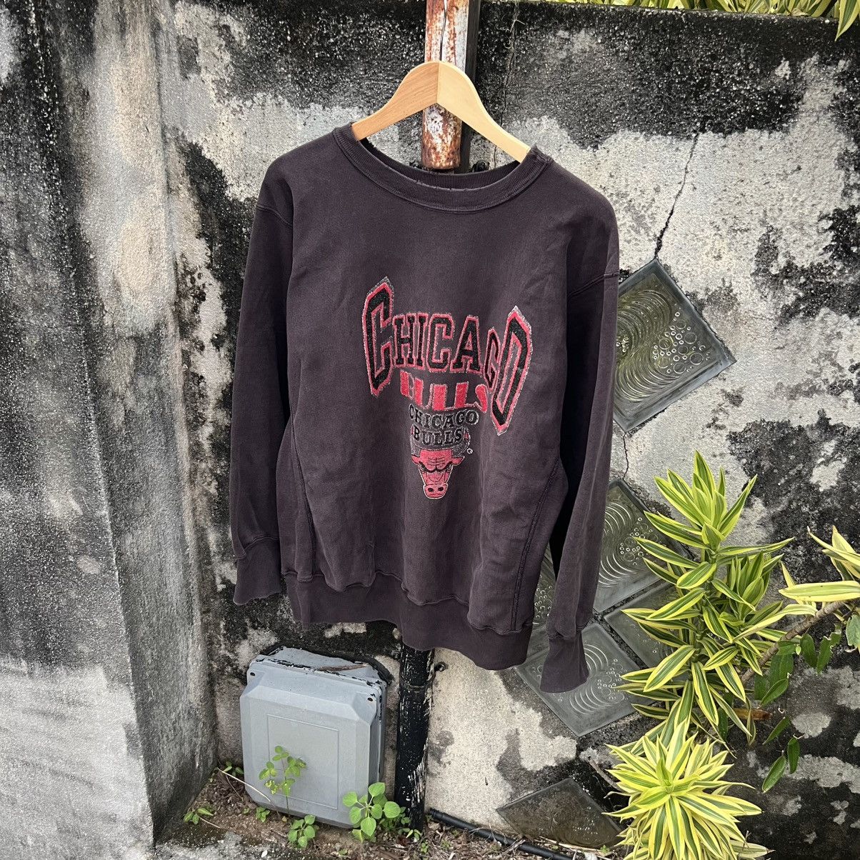 Champion “VINTAGE” CHAMPION CHICAGO BULLS FADED CREWNECK Size US XL / EU 56 / 4 - 2 Thumbnail