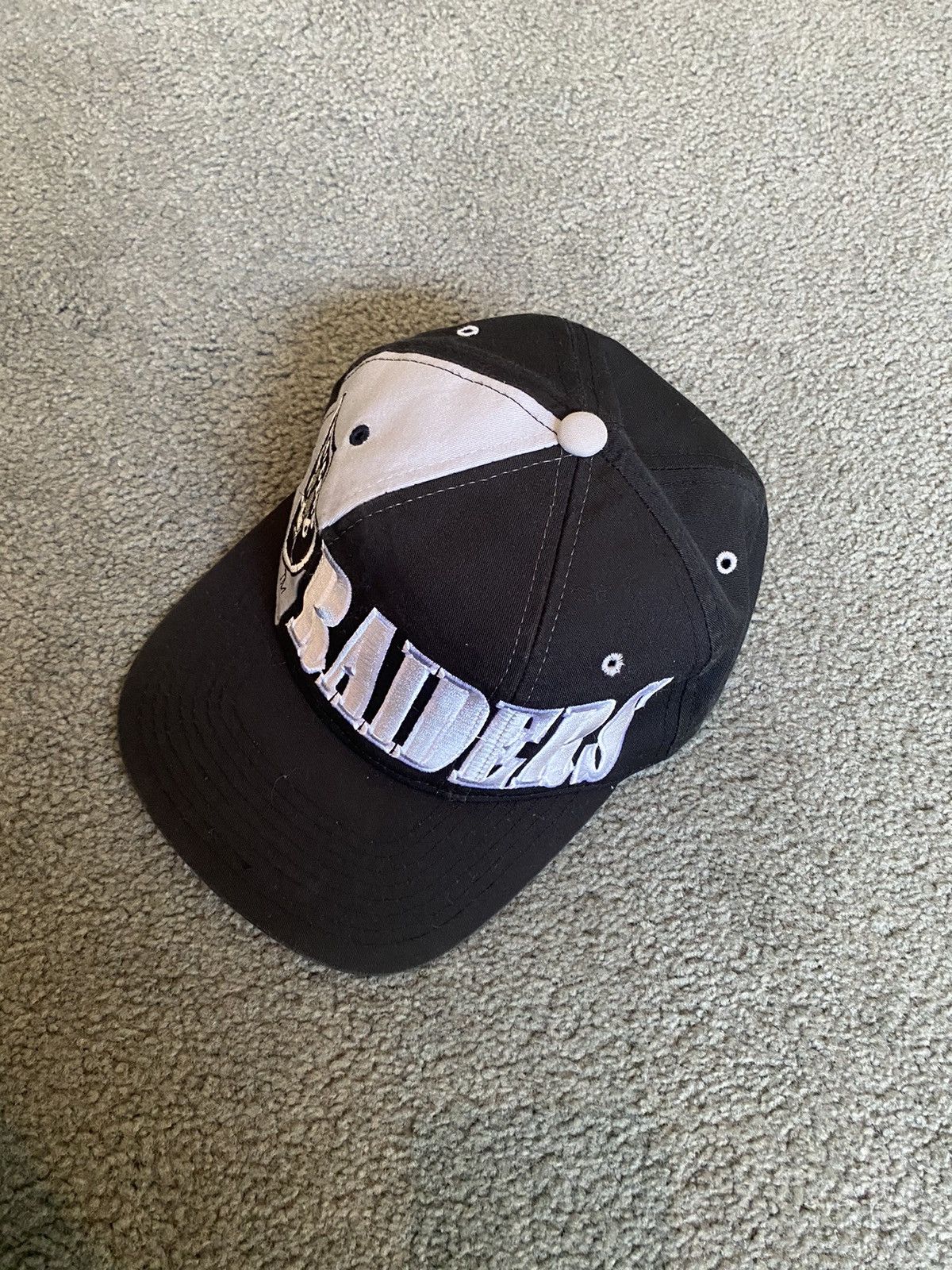 NFL × Starter × Vintage Vintage Oakland Raiders Big Spellout SnapBack Hat Size ONE SIZE - 9 Thumbnail