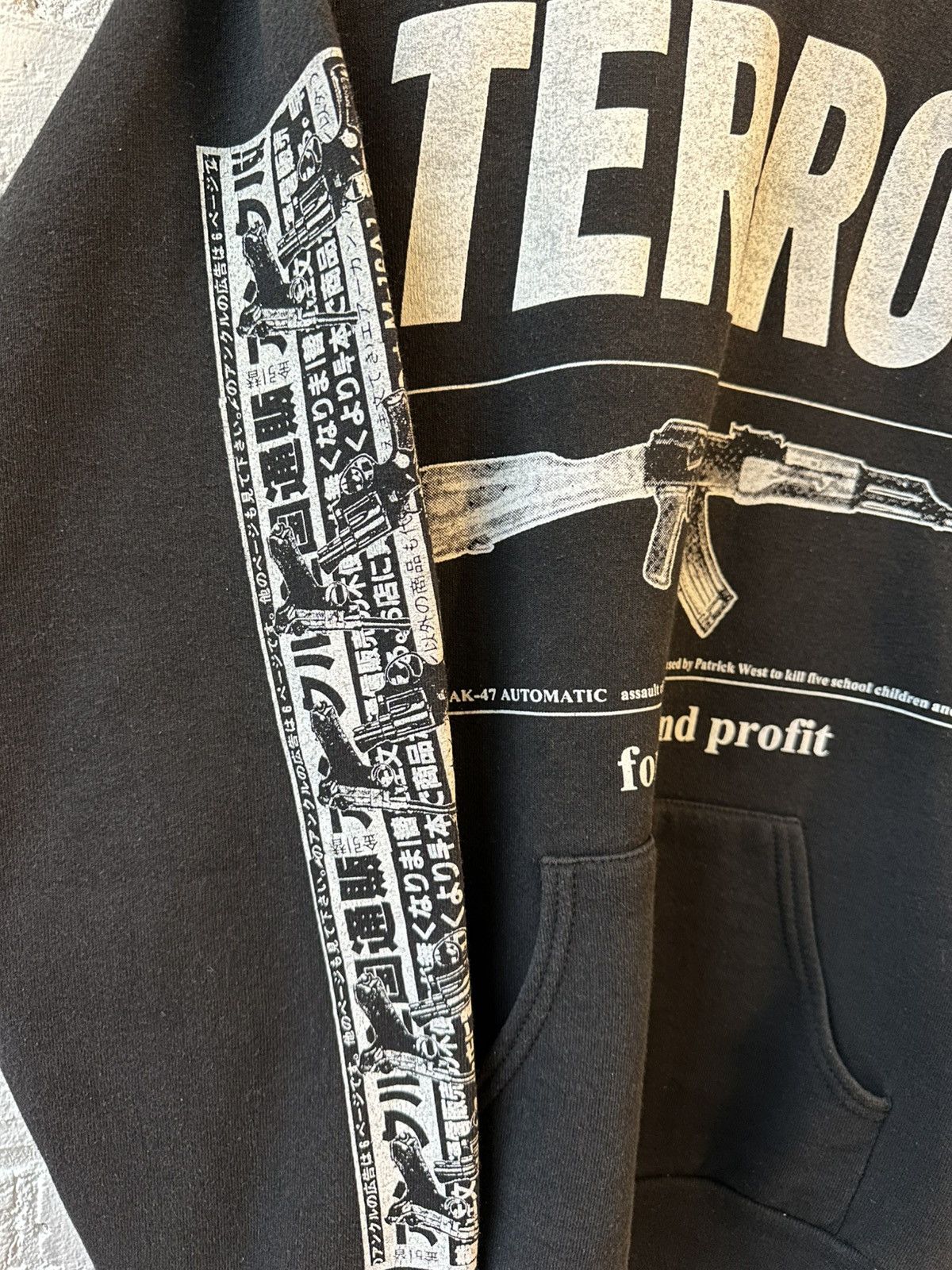 Vintage VINTAGE TERROR AK47 VINTAGE HOODIE Size US L / EU 52-54 / 3 - 4 Thumbnail