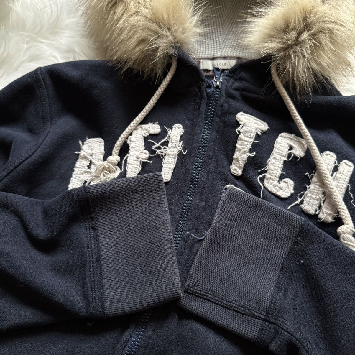 Abercrombie & Fitch 📌 Crazy Distress Abercrombie & Fitch Y2K Faux Fur Zip-Hoodie Size US L / EU 52-54 / 3 - 9 Thumbnail