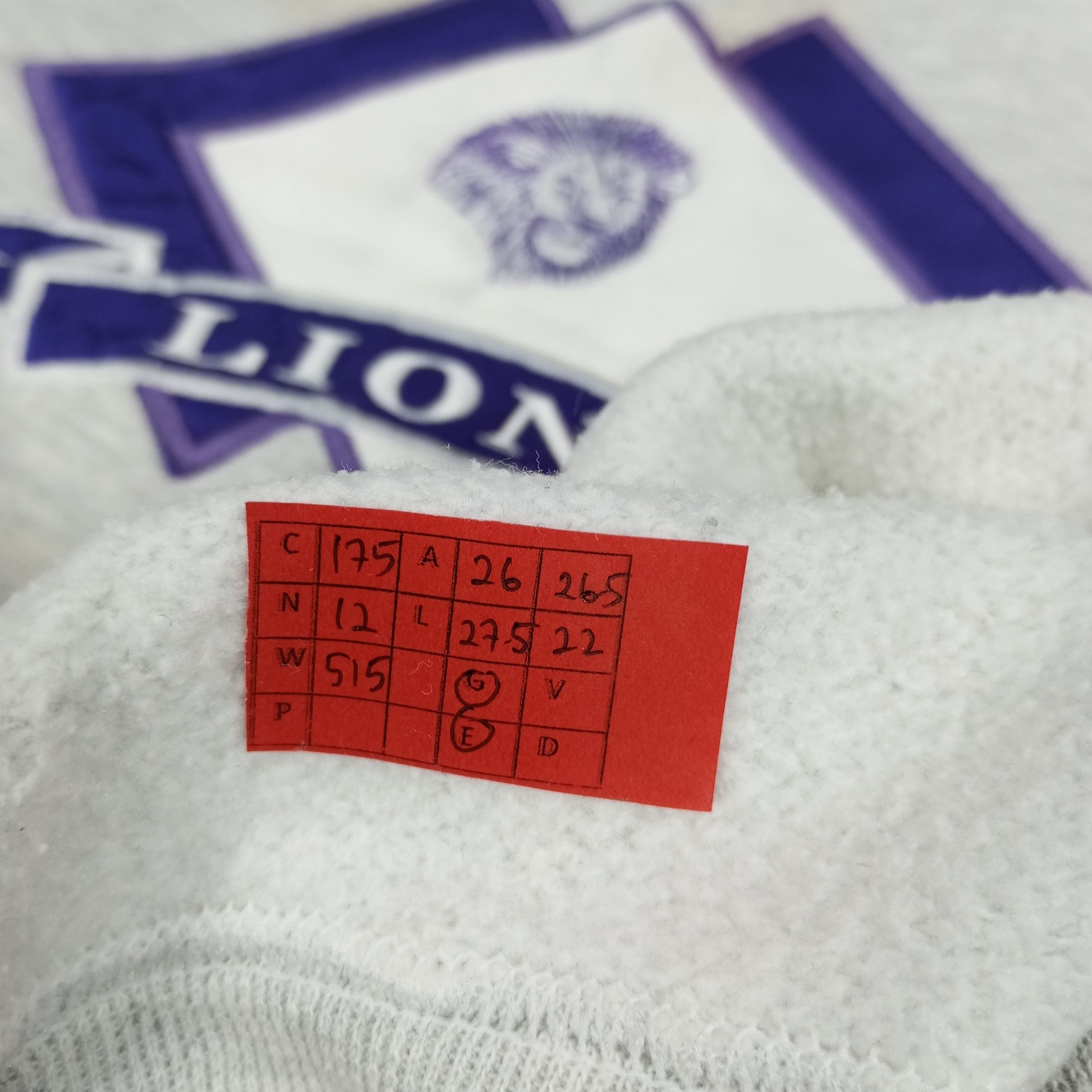 Vintage Leo Lions Center Embroidery Design Streetwear Sweatshirt Size US XL / EU 56 / 4 - 11 Thumbnail