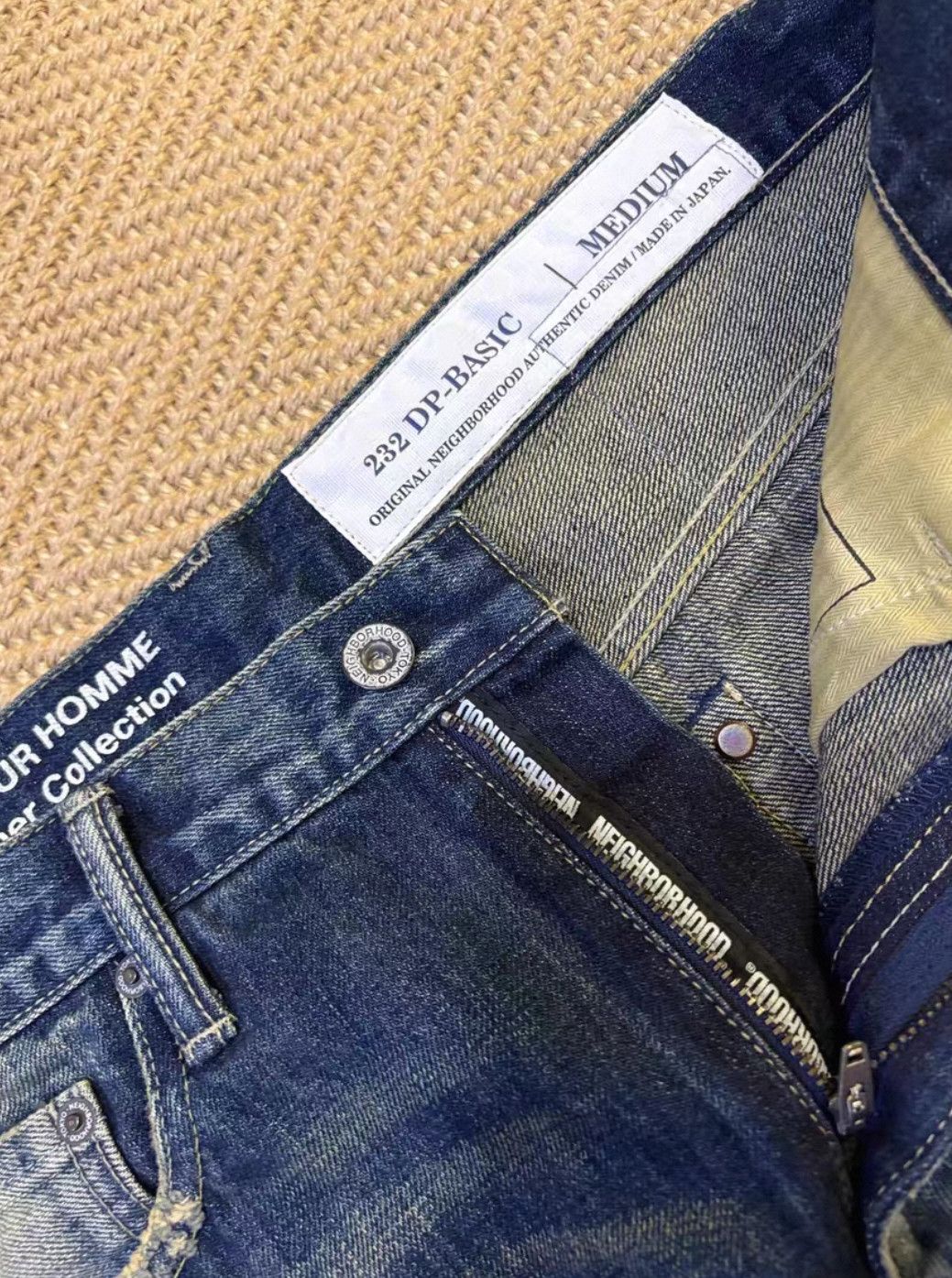 Neighborhood Neighborhood size m Distressed Slashed Washed Jeans Size US 30 / EU 46 - 6 Thumbnail