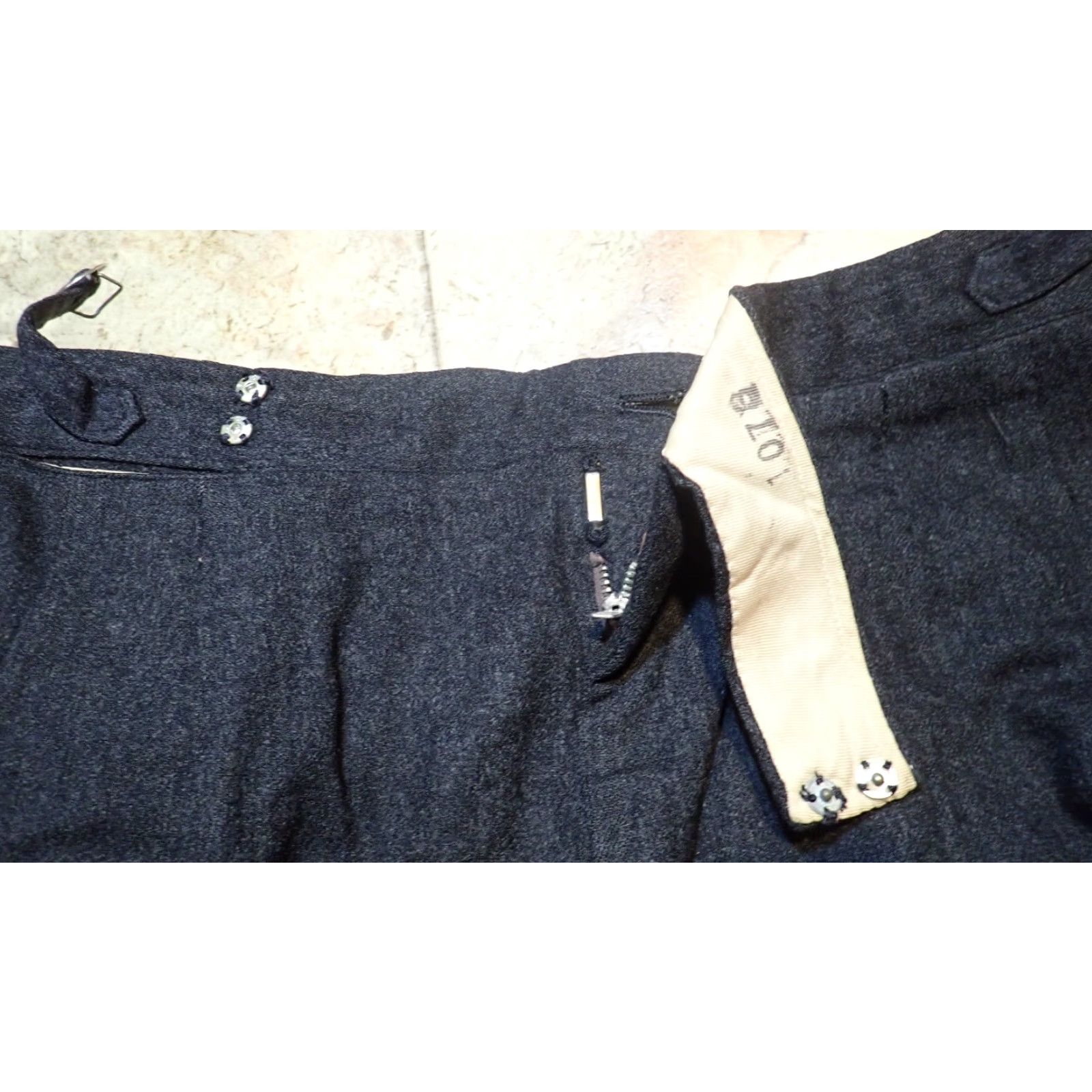 Vintage VINTAGE Rockabilly Black Wool Pleated Pants Pants 36x29 Dress Pants Men 1950s 60s Cuffed Leg Inseam 29 Size 36 Size US 36 / EU 52 - 3 Thumbnail
