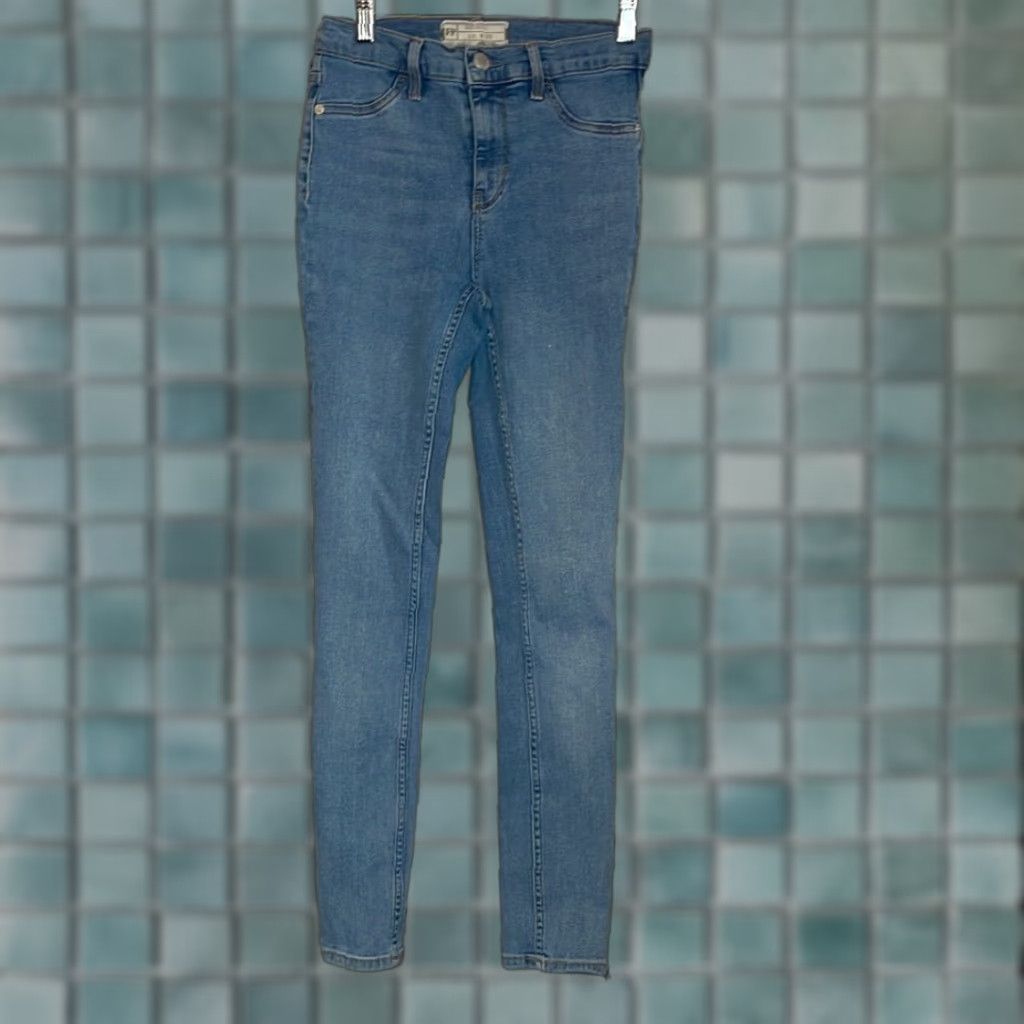Free People VINTAGE Free People Jeans Women Light Wash Skinny 26S RIP ABOVE POCKET Blue 27” Inseam Womens Size 26" / US 2 / IT 38 - 1 Thumbnail