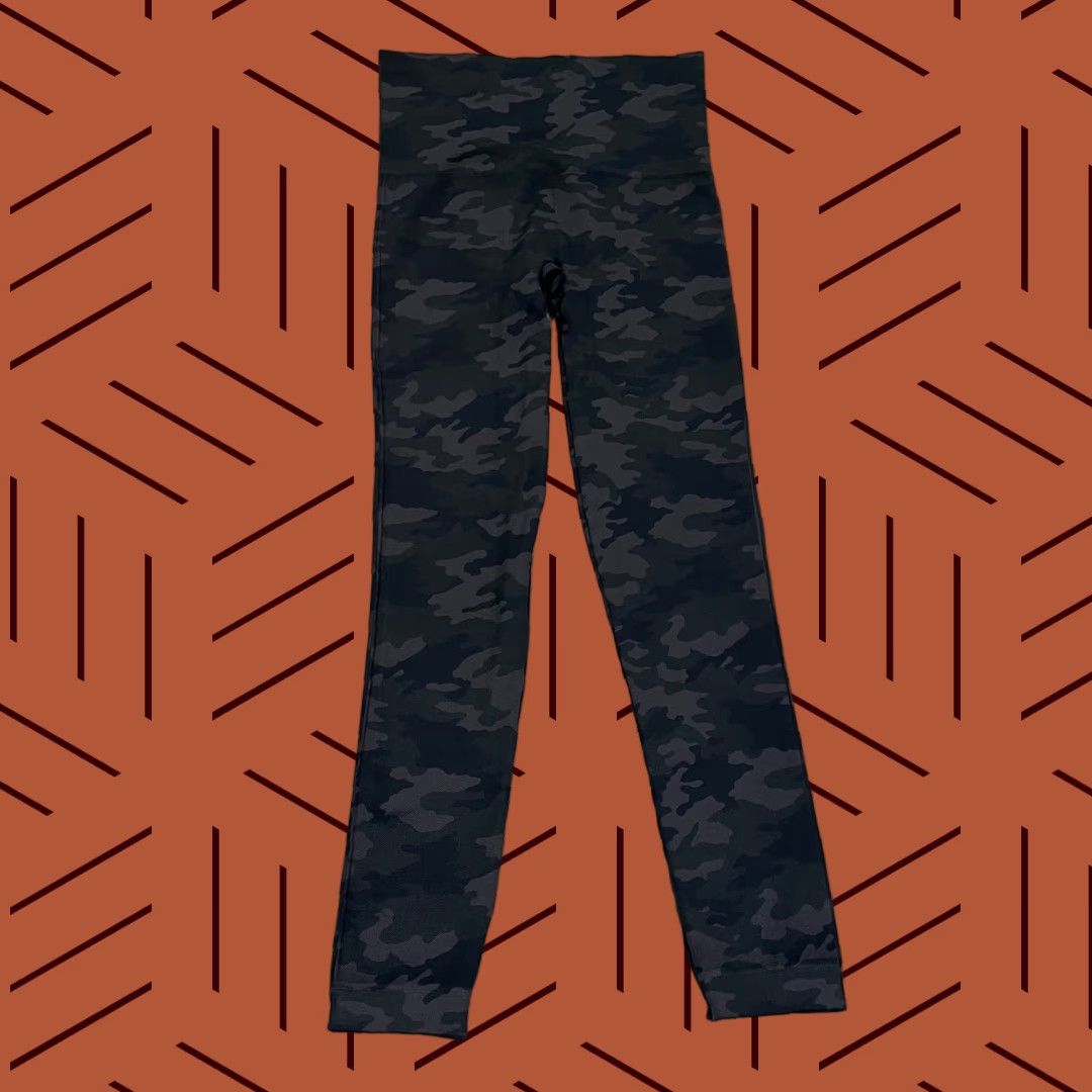 Spanx Spanx Leggings Womens Medium 24" Gray Green Camouflage Capri Gym Compression Size 32" / US 10 / IT 46 - 1 Thumbnail
